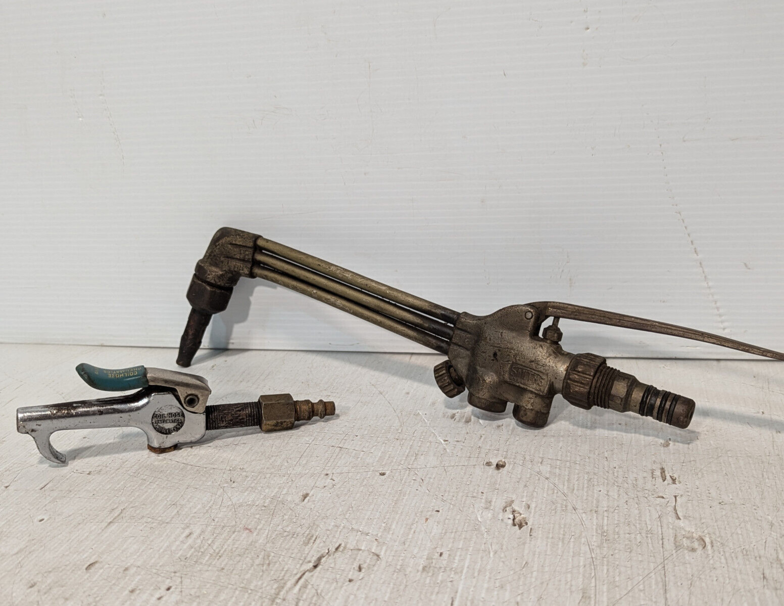 Lot of 2: Smith LC305 Acetylene Cutting Torch and Coil House Air Gun, Free Ship.