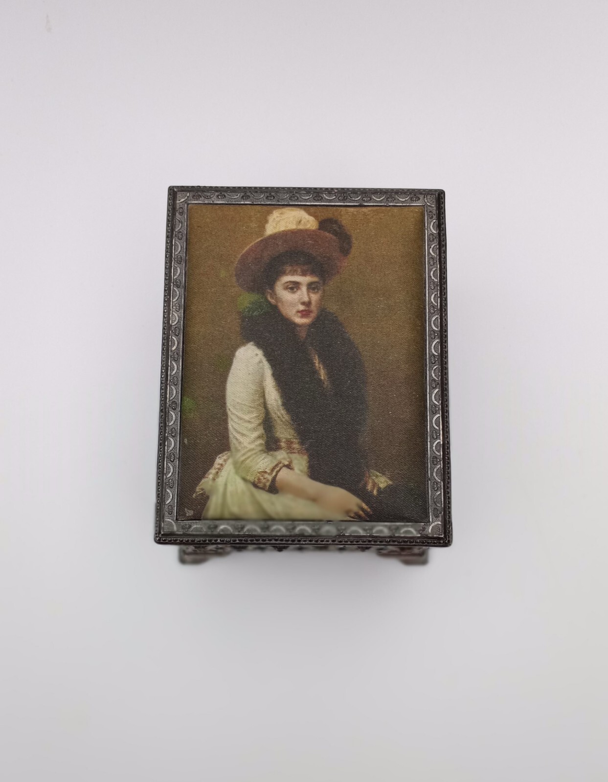 Beautiful Silver Trinket Box "Portrait Of Sonia" By La Tour Silk Portrait