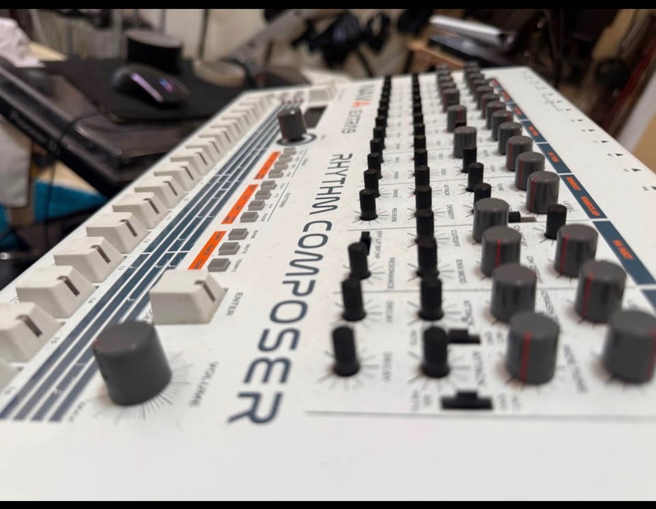 NAVA 909