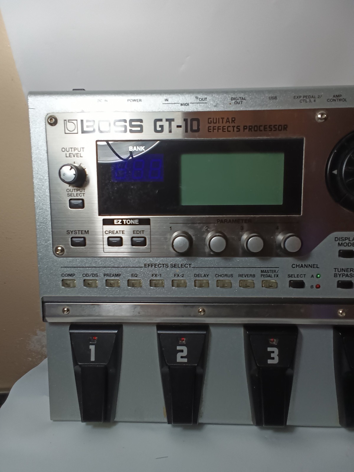 Boss GT-10 Multi-Effects Floorboard Processor With Manual