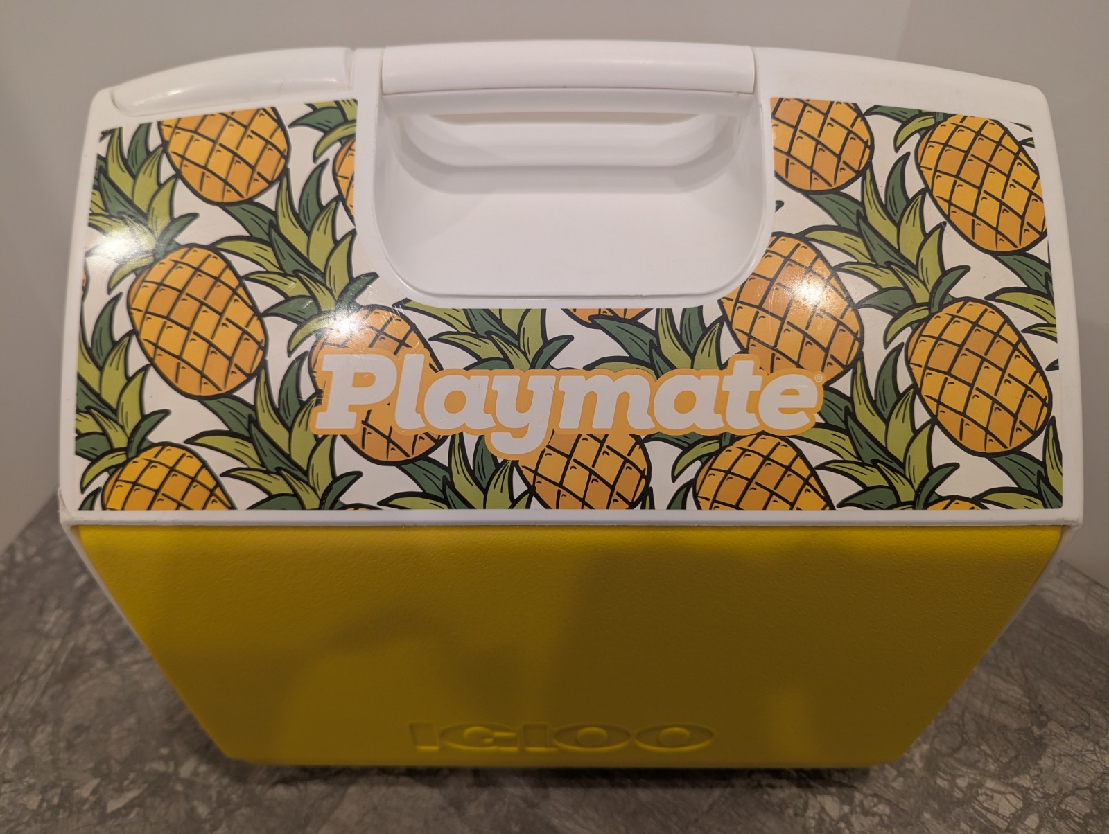 Vintage Igloo Playmate Elite Yellow Pineapple Cooler- MINT