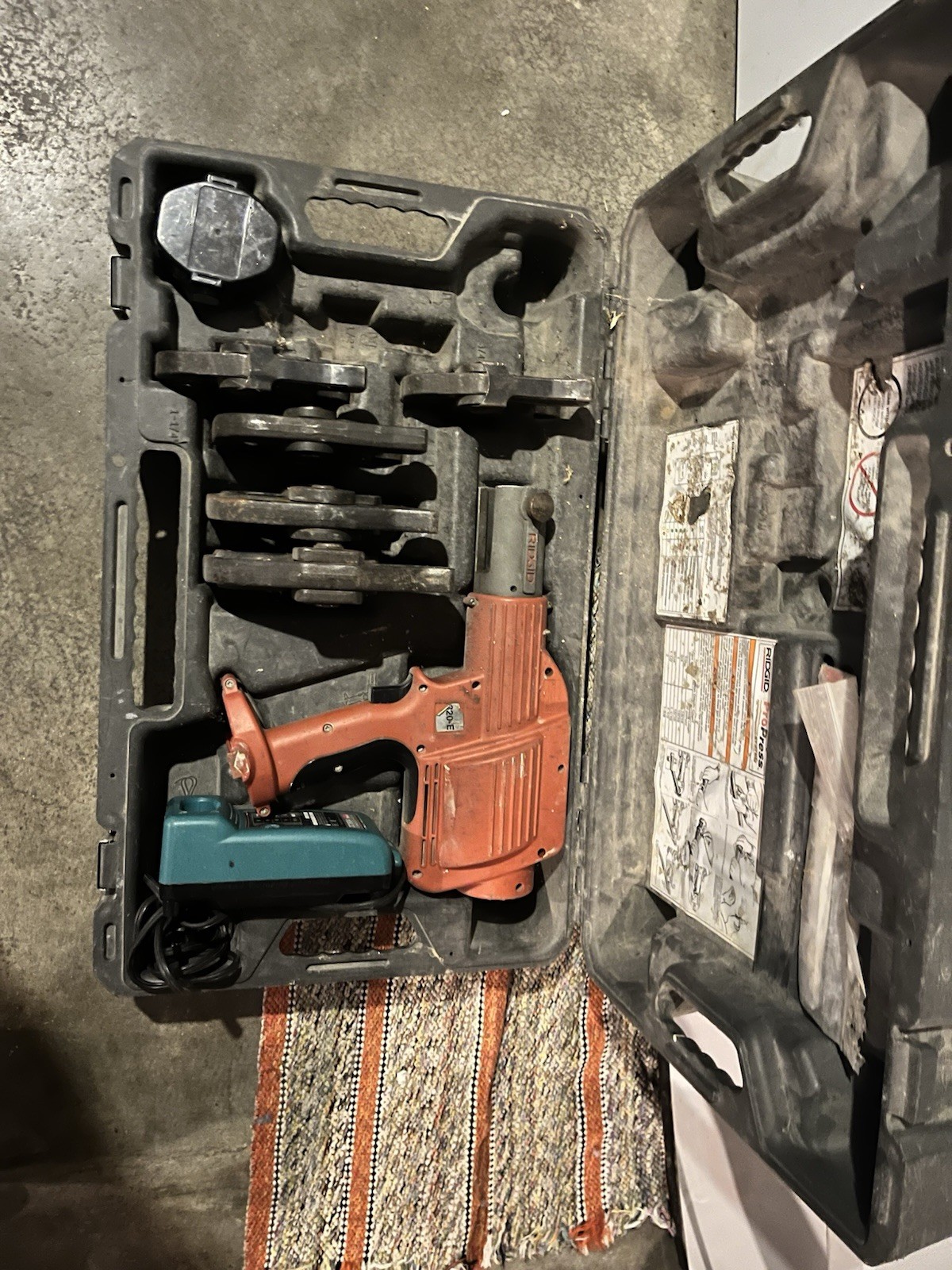 320-E Pressing Tool — Battery and Charger — 5 Attachments — Case Included