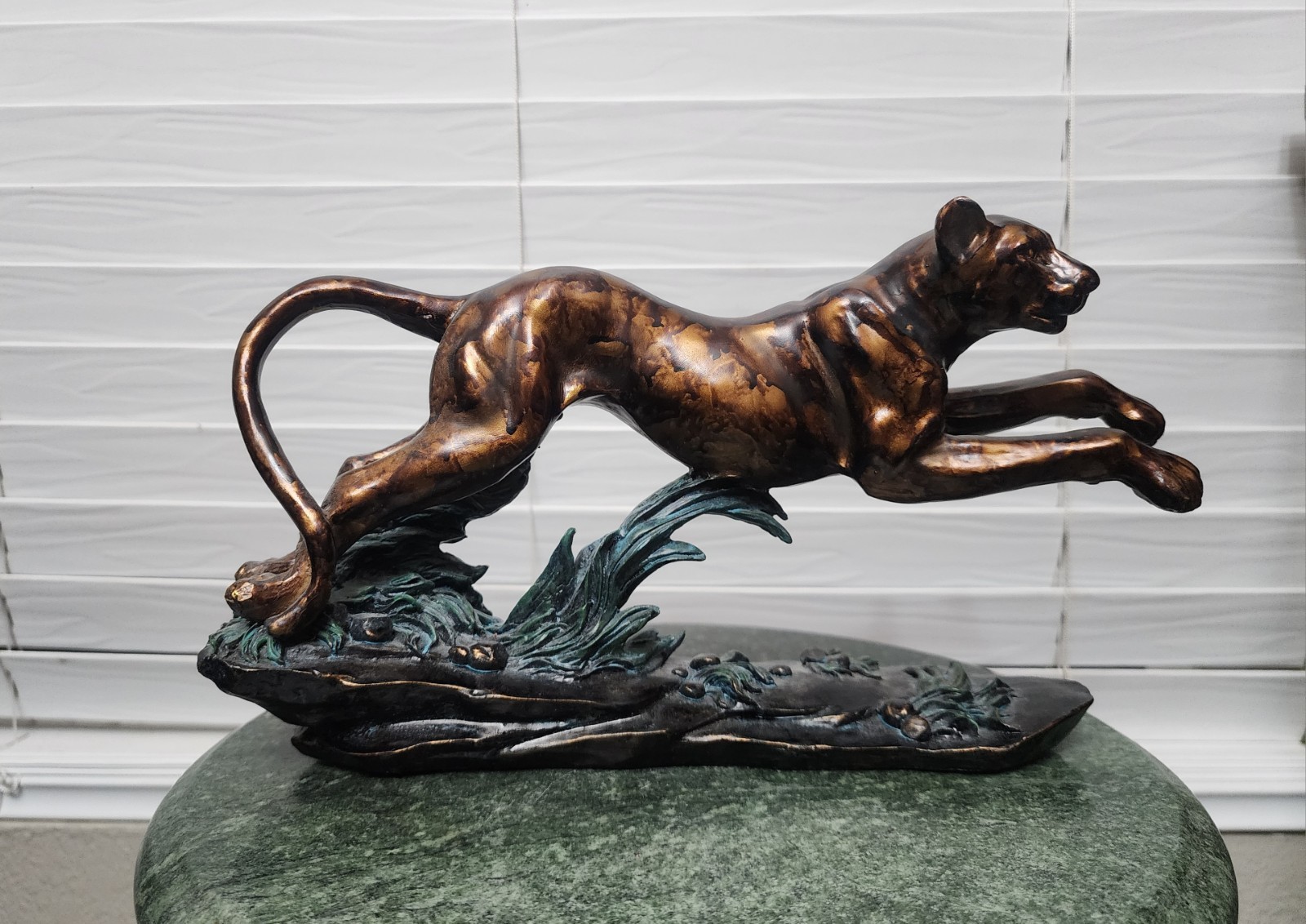 Elegant Panther Statue – Bronze Finish Home Decor