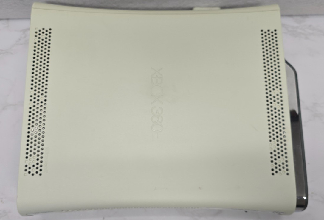 Microsoft Xbox 360 Pro 20GB Console - Matte White