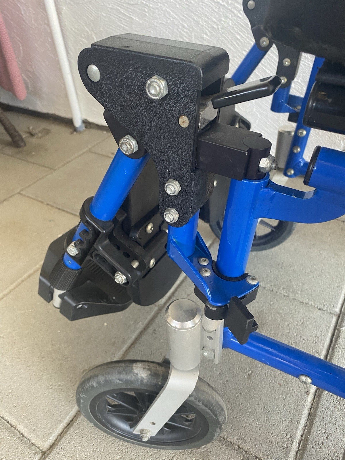 Quickie 2 wheelchair manual folding wheelchair 16”x19”x22”