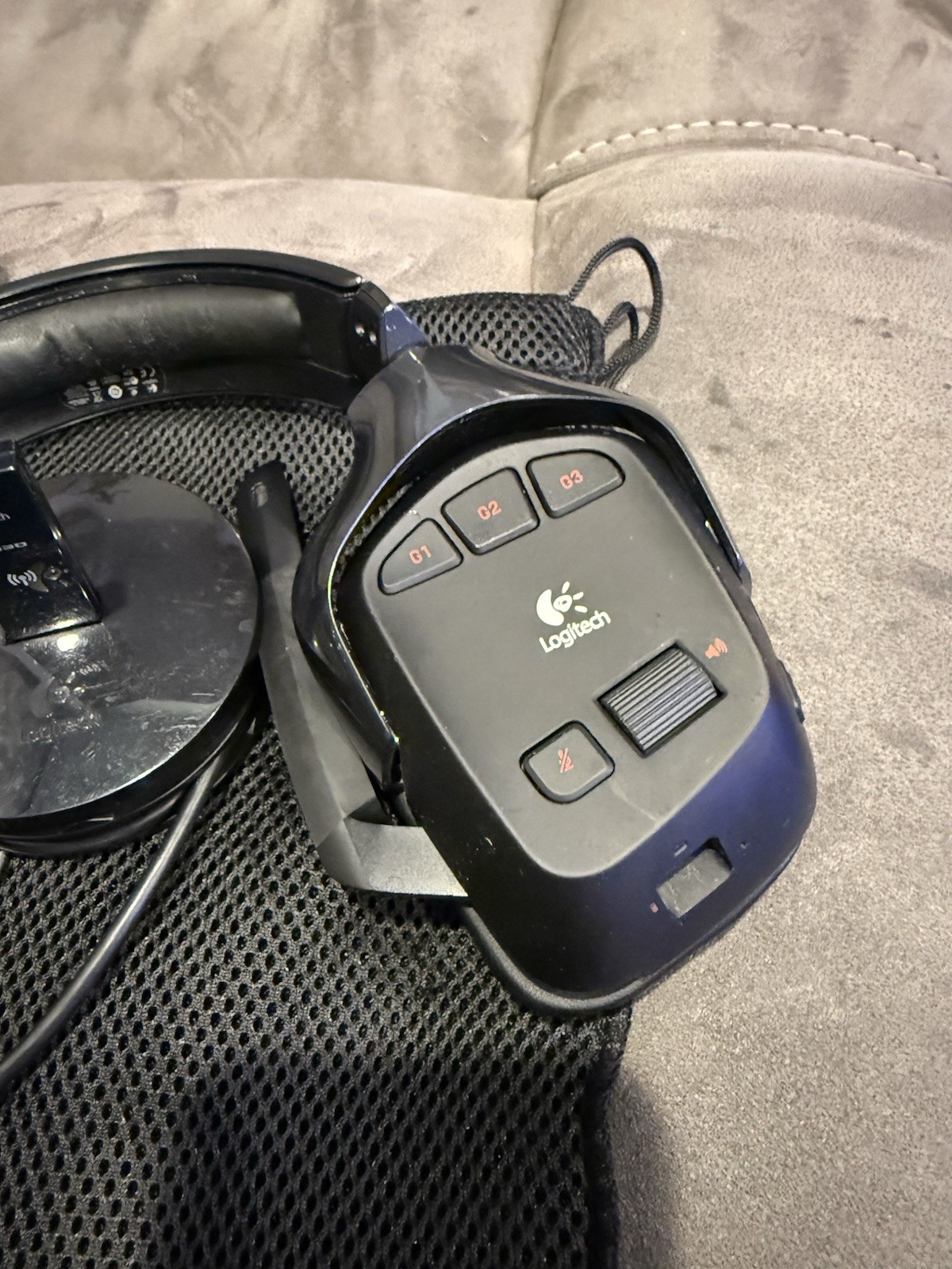 Logitech G930 wireless headset with dongle Logitech-G303 Wired Game Mouse Bundle