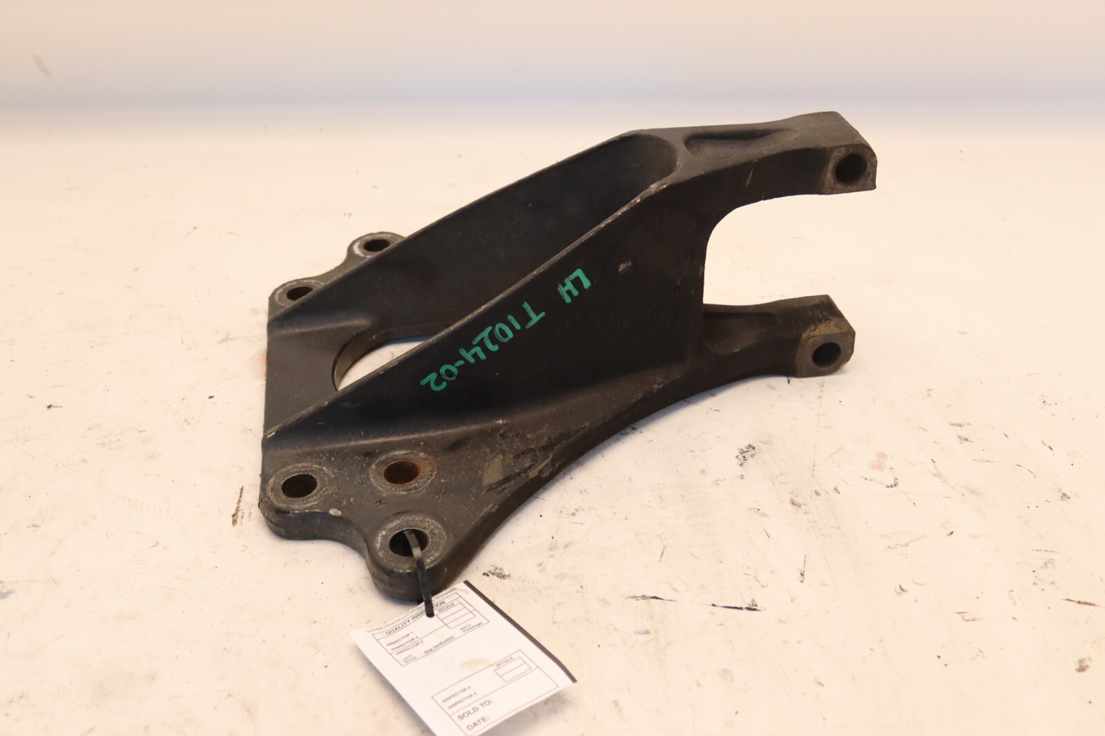 08-18 INTERNATIONAL DURASTAR 4300 LEFT SUSPENSION SPRING SHANGER BRACKET OEM