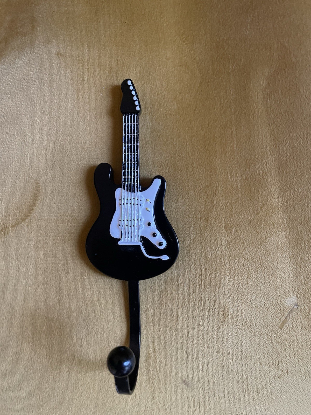 Wall Mount Hanger (Looks Like Fender Stratocaster) Black