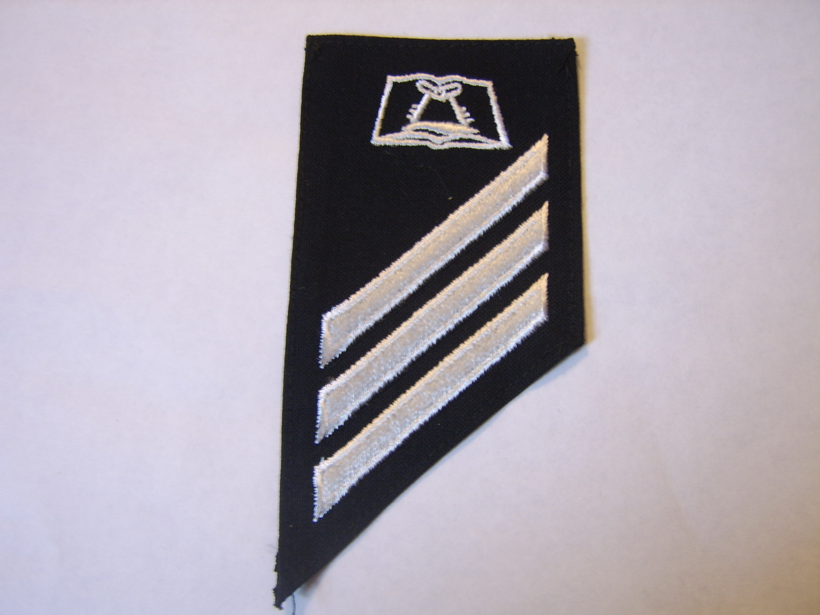 USN STRIKER RATE INSIGNIA-MESS MANAGEMENT SPECIALIST WHITE STRIPES ON BLACK  E-3