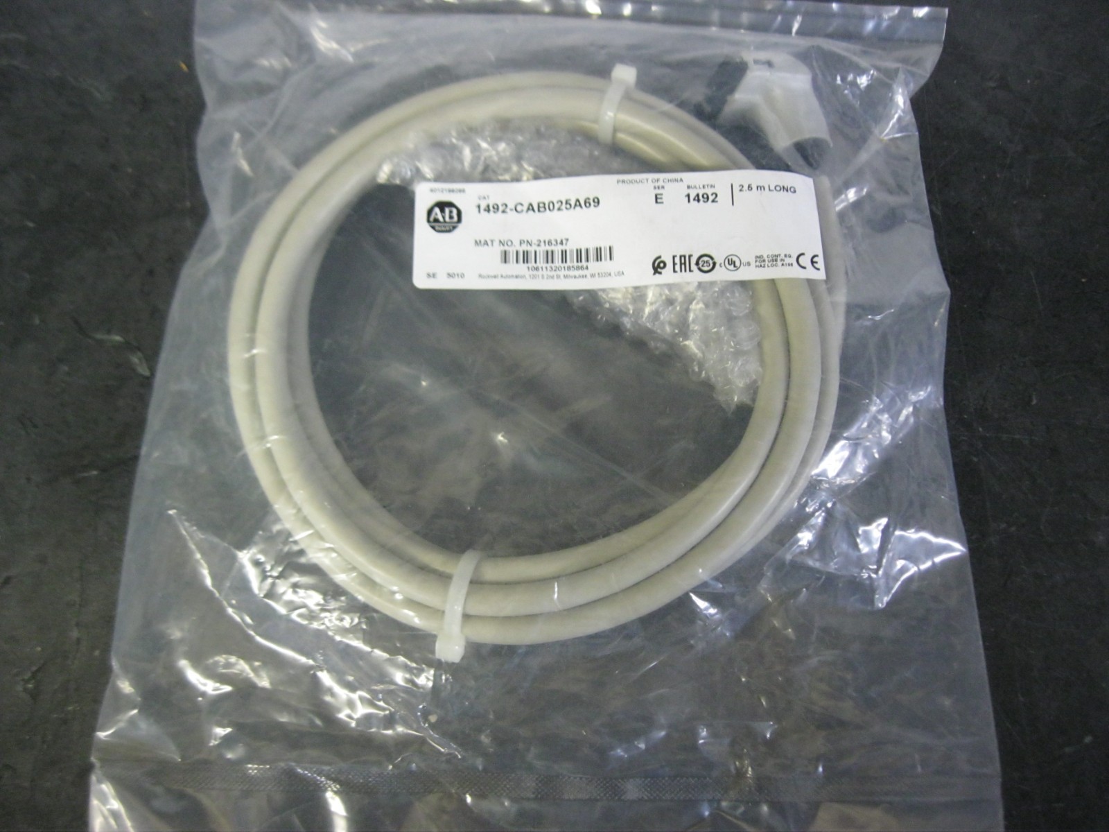 ALLEN BRADLEY 1492-CAB025A69 Pre-wired cable - 1769 discrete I/O modules, 20-pin