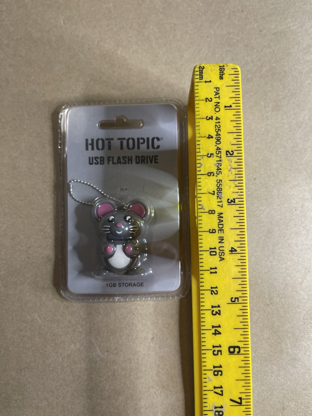 Hot Topic Usb Drive Key Chain 1gb