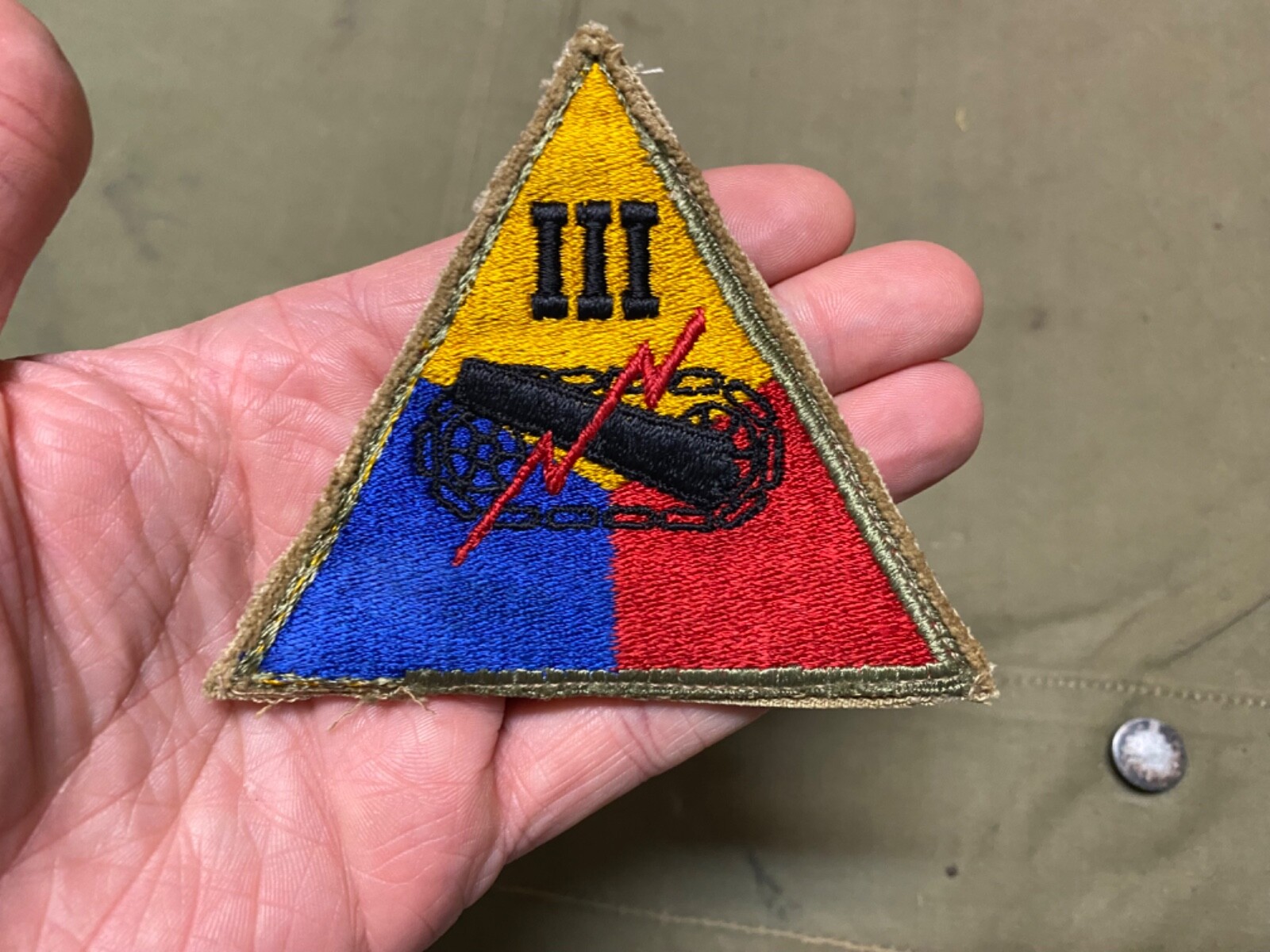 ORIGINAL WWII US ARMORED TANK 3RD CORP  SLEEVE INSIGNIA PATCH- KHAKI BACK