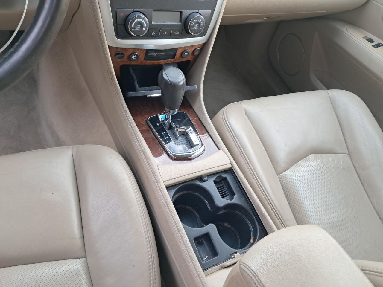 SRX 2008 Glove Box 4775038
