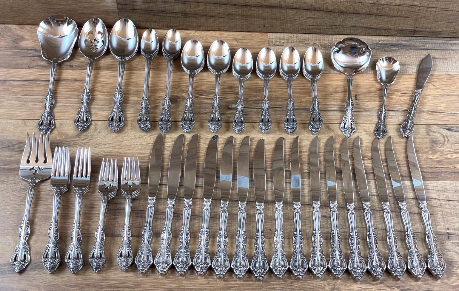Oneida Michelangelo 72 Pc Stainless Flatware Set Serves 8 + Serving
