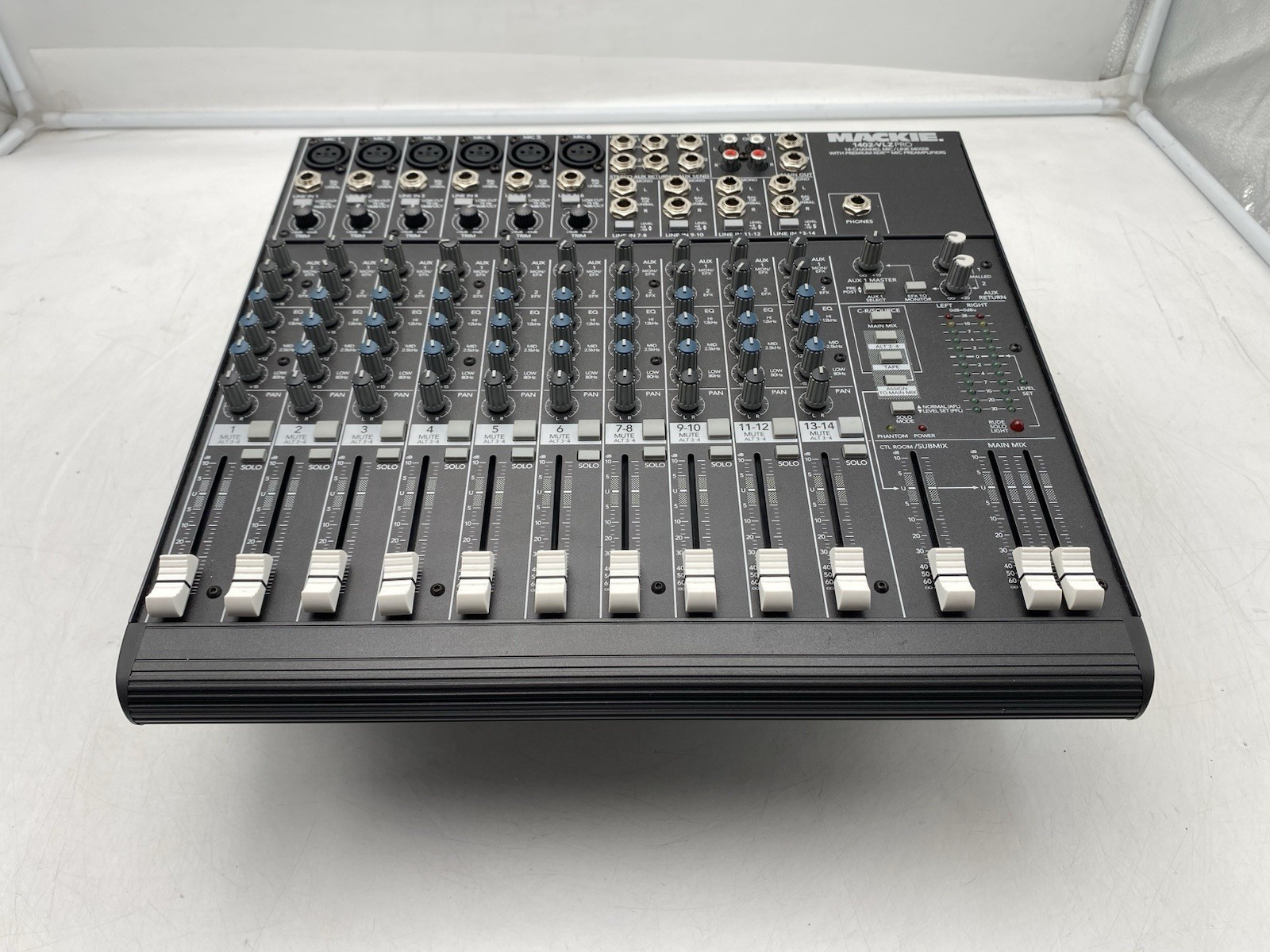 Mackie 1402-VLZ PRO 14-Channel Mic/Line Mixer w/ Pelican 1600 Hard Case