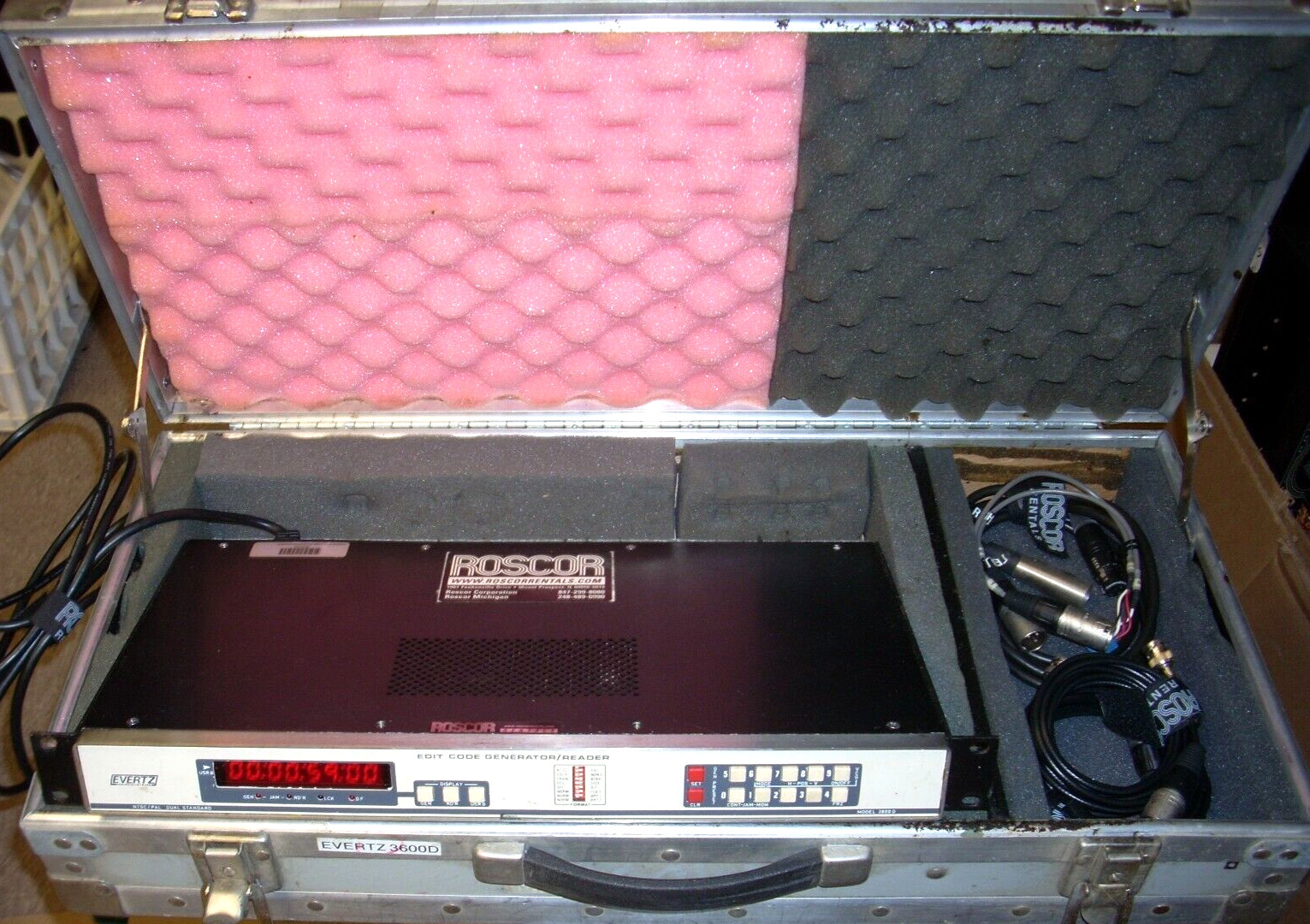 EVERTZ 3600D edit code generator reader - power cord & cables & case - POWERS ON