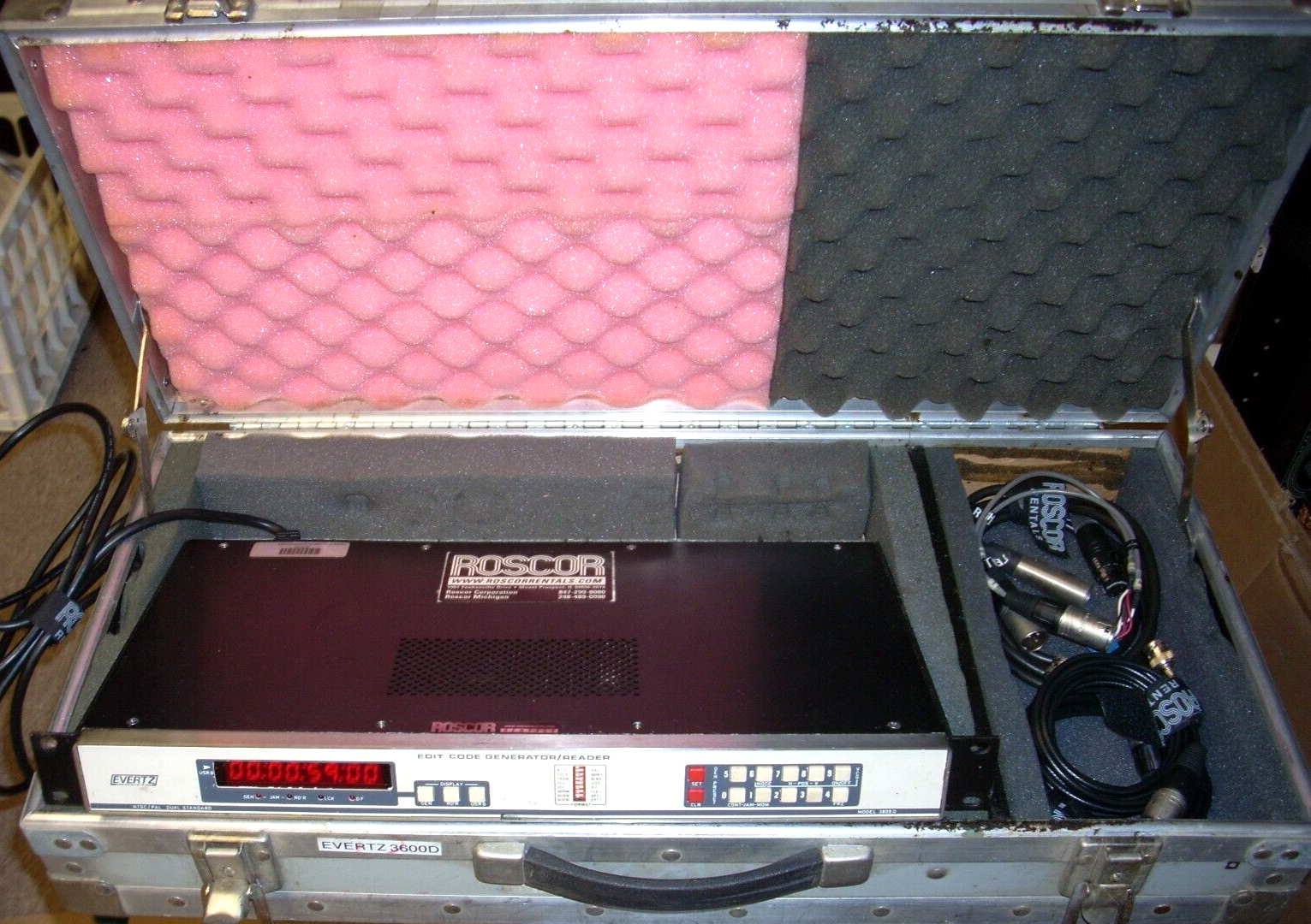 EVERTZ 3600D edit code generator reader - power cord & cables & case - POWERS ON