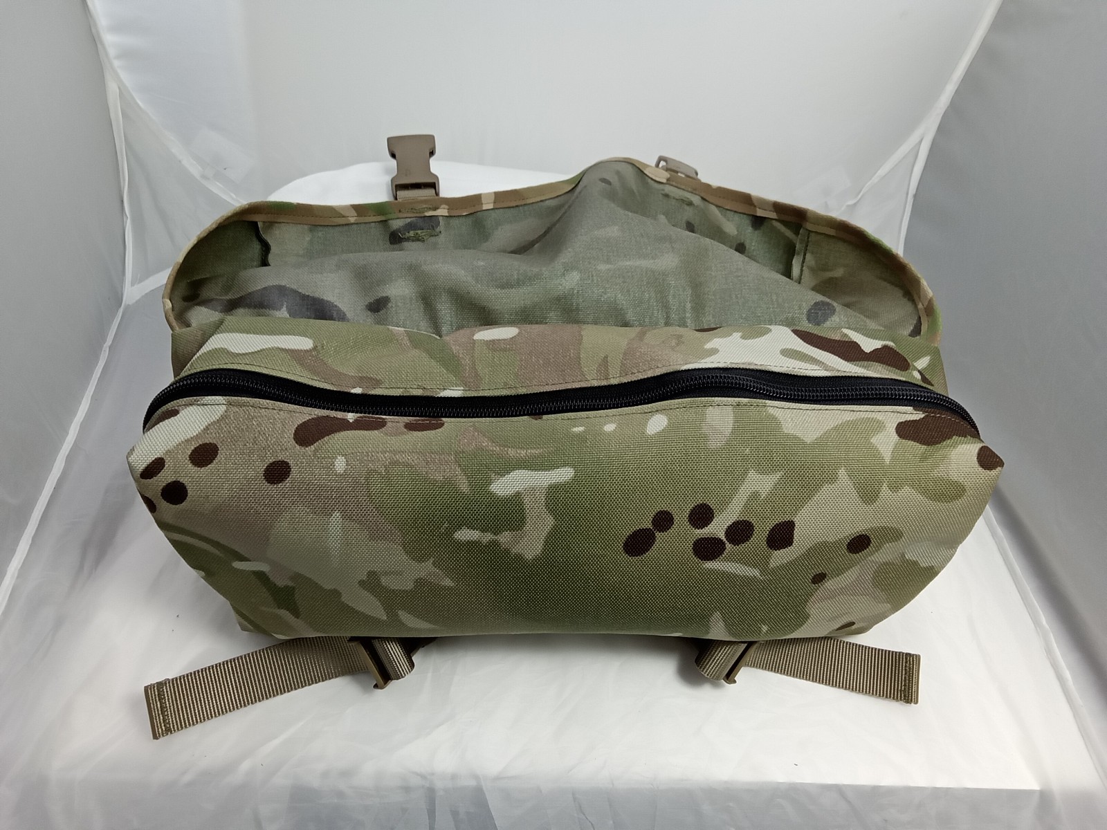 Back bag MTP, clip and zip closure, molle and strap on attachment
