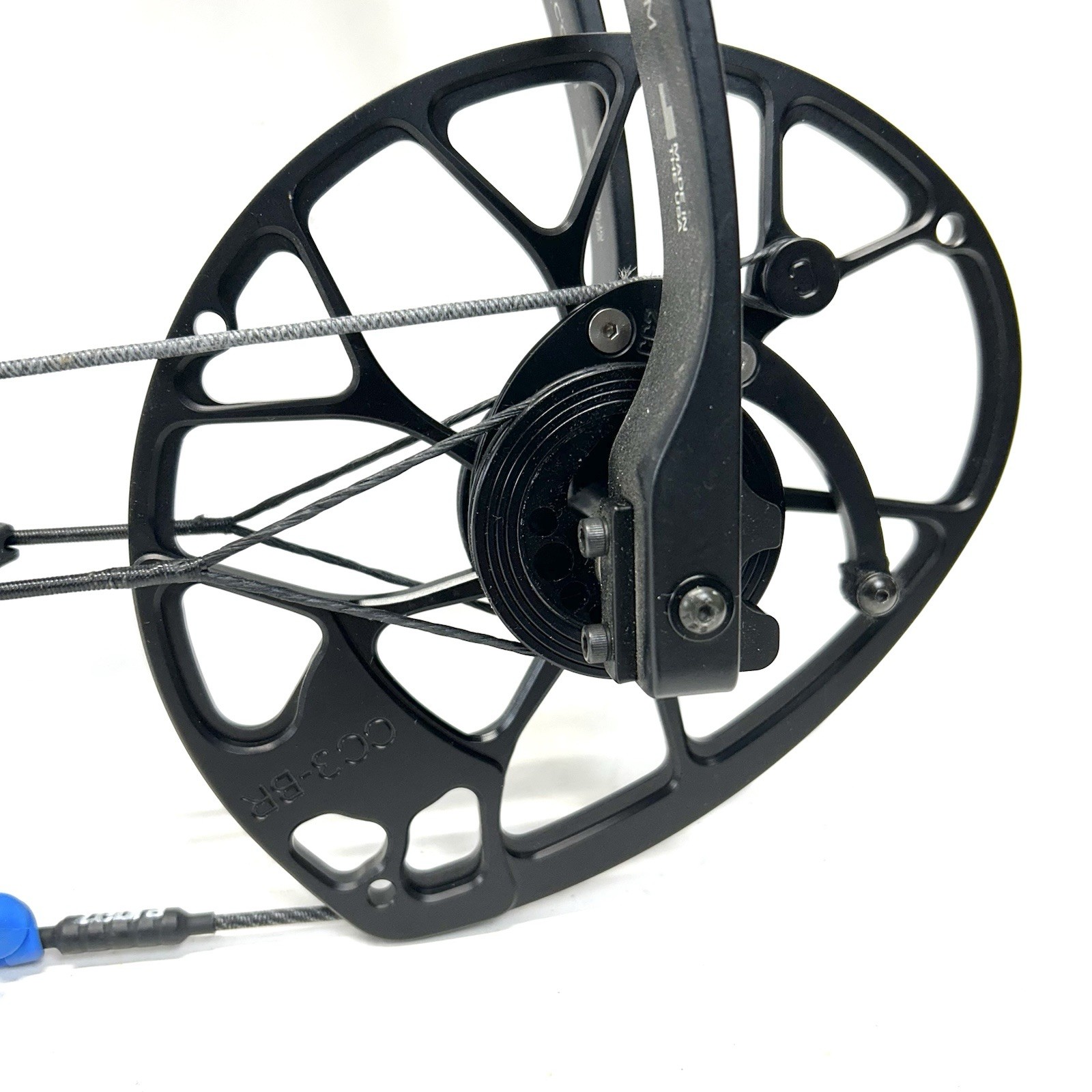 Mathews Traverse Compound Bow RH 28" ​/​ 60lbs -Blue