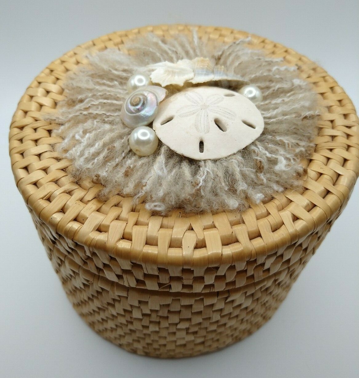 Woven Round Basket with lid and Sand dollar Periwinkle shell Beads Yarn