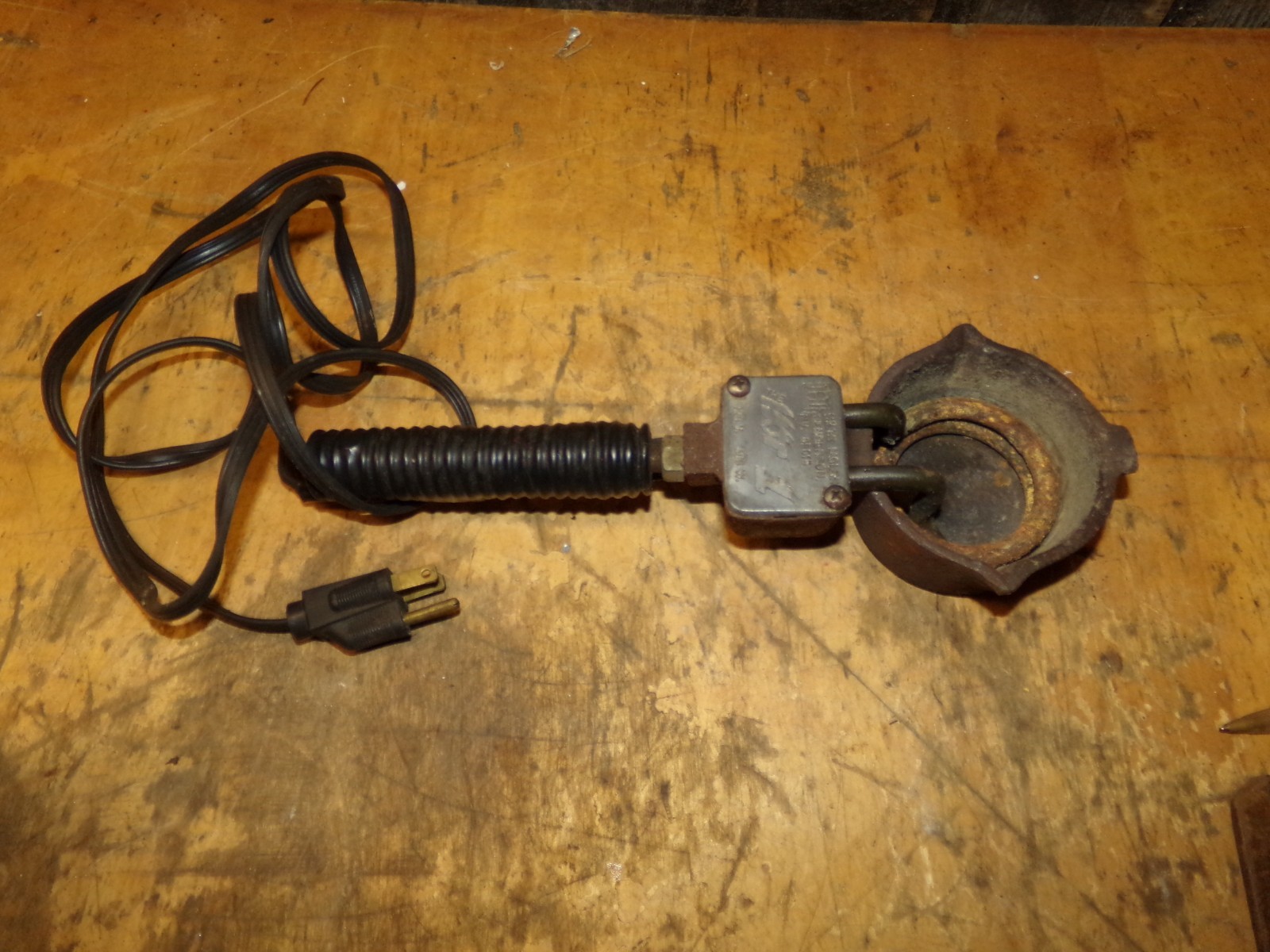 Hilts Molds "The Hot One" 400 Watts, Electric Lead Melting Ladle