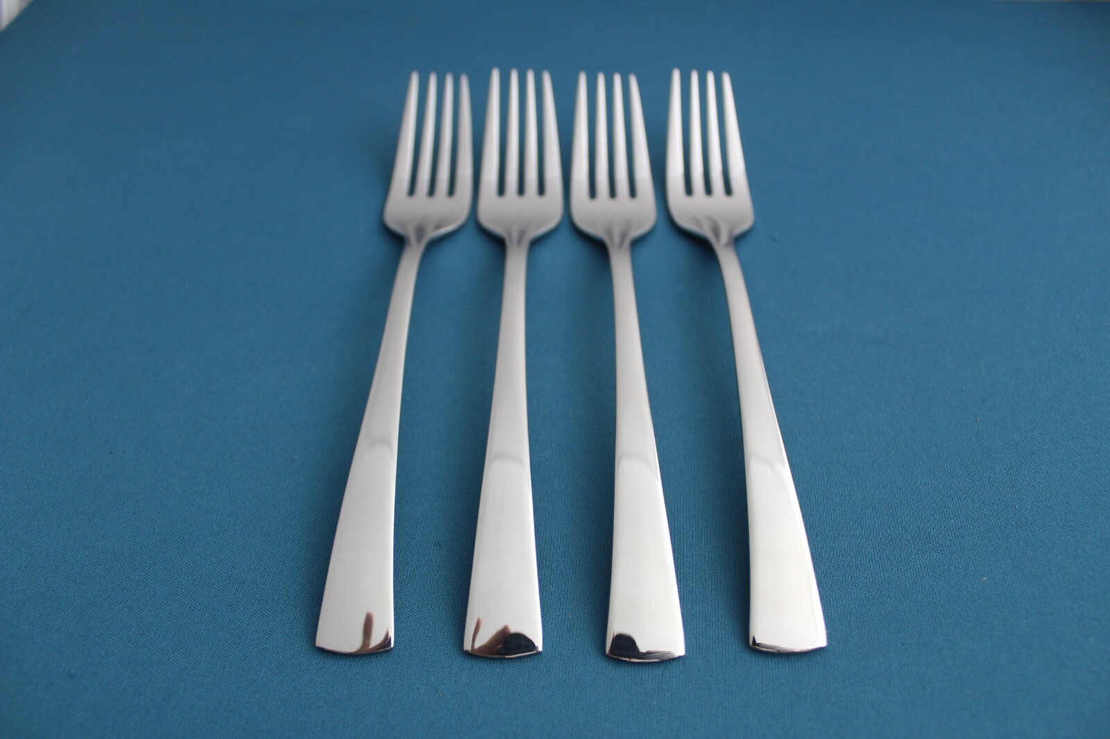 Zwilling J A Henckels BELLASERA Glossy Dinner Forks (Set of 4) 18/10 NEW 7 7/8"