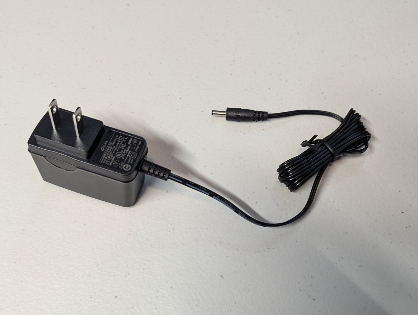 Genuine TP-Link 3.5mm x 1.35mm Power Supply TO50060-2B1 AC/DC Adapter 5V 0.6A