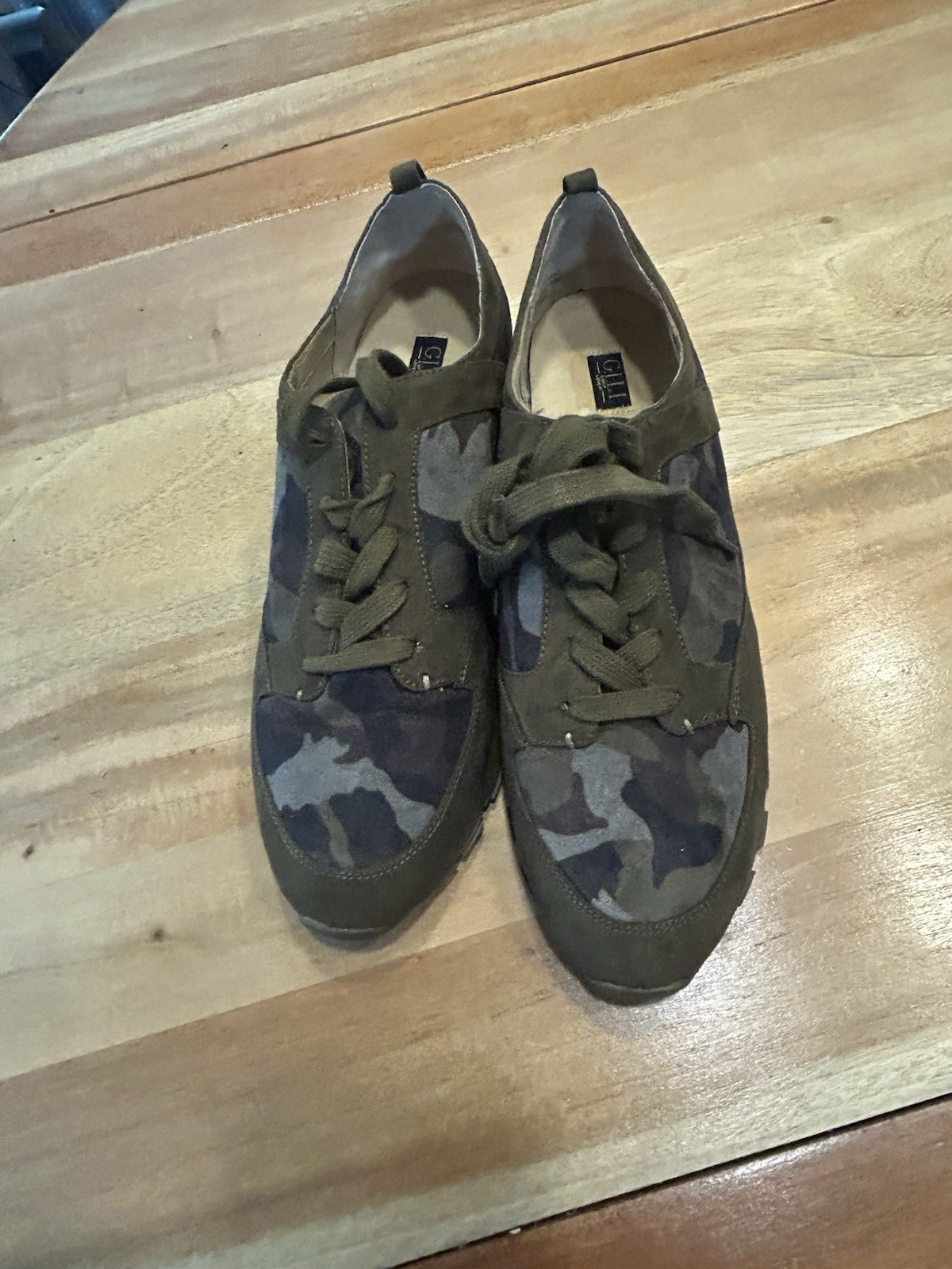 G. I. L. L Womens Camo Shoes Size 8