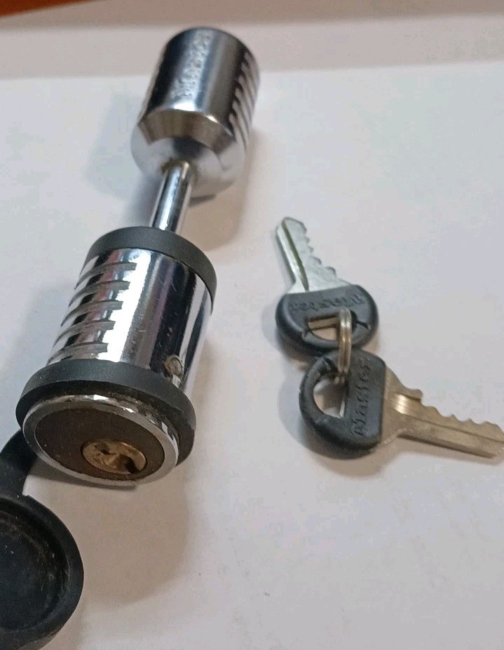 Master Lock Chrome Trailer Hitch Receiver Lock W/ 2 Keys Rubber Cap