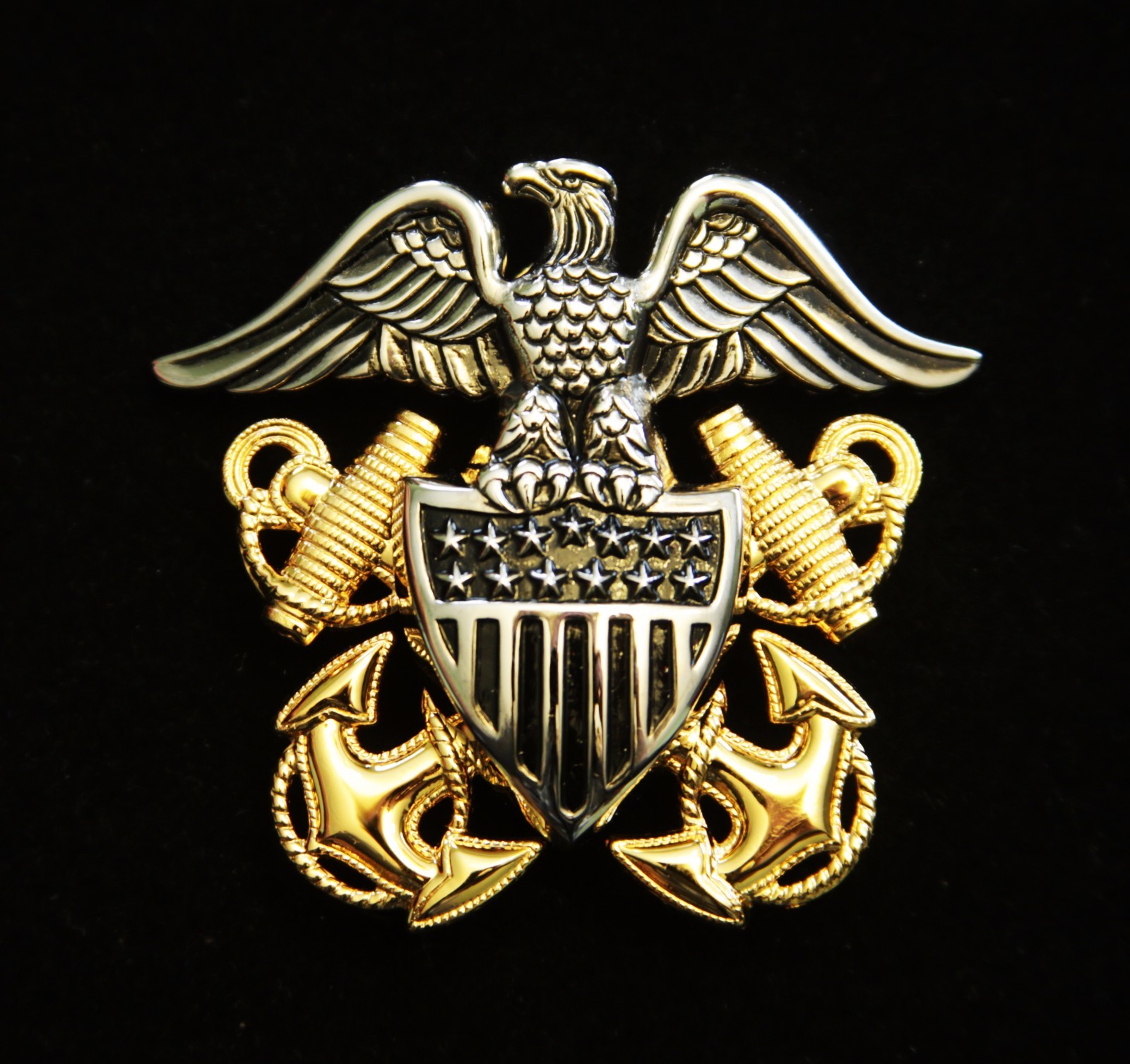 US NAVY USN OFFICER GARRISON CAP BADGE, HIGH RELIEF