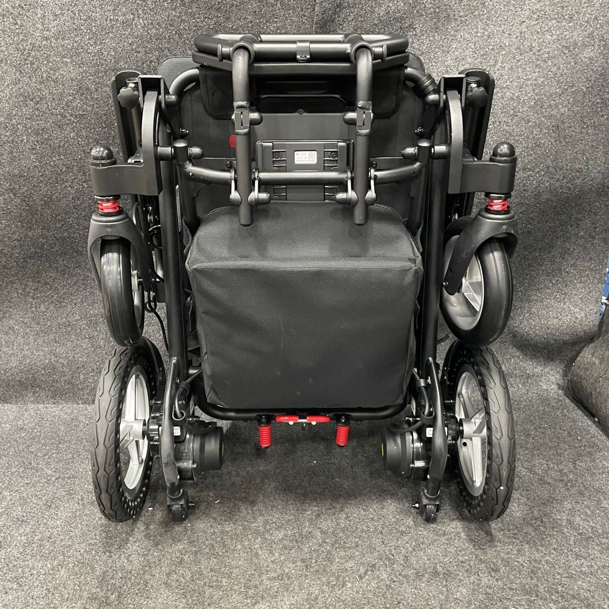 TRAVEL BUGGY DASH2 Ultra-Lite Power Wheelchair, Black*