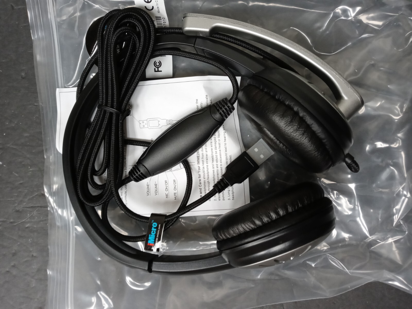 iMicro SP-IMME282 Wired USB Headphone w/ Microphone & Volume Control (Black)