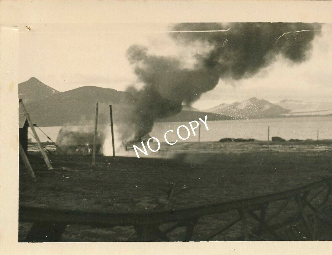 Photo WK 2 Firing Flames Smoke Nordic Coast Fjord B 1.82