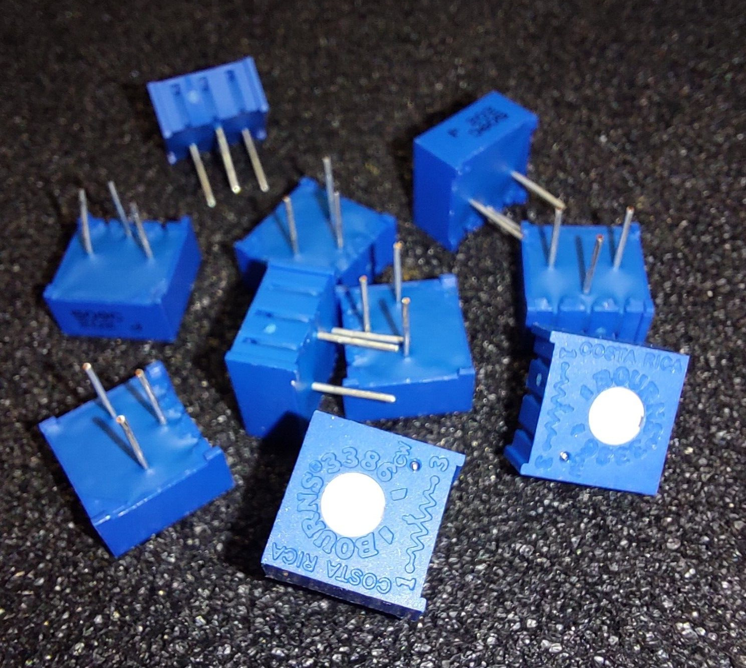 10pcs/lot Bourns 3386P-1-202,Trimmer Resistors-Through Hole,2kOhm,500mW