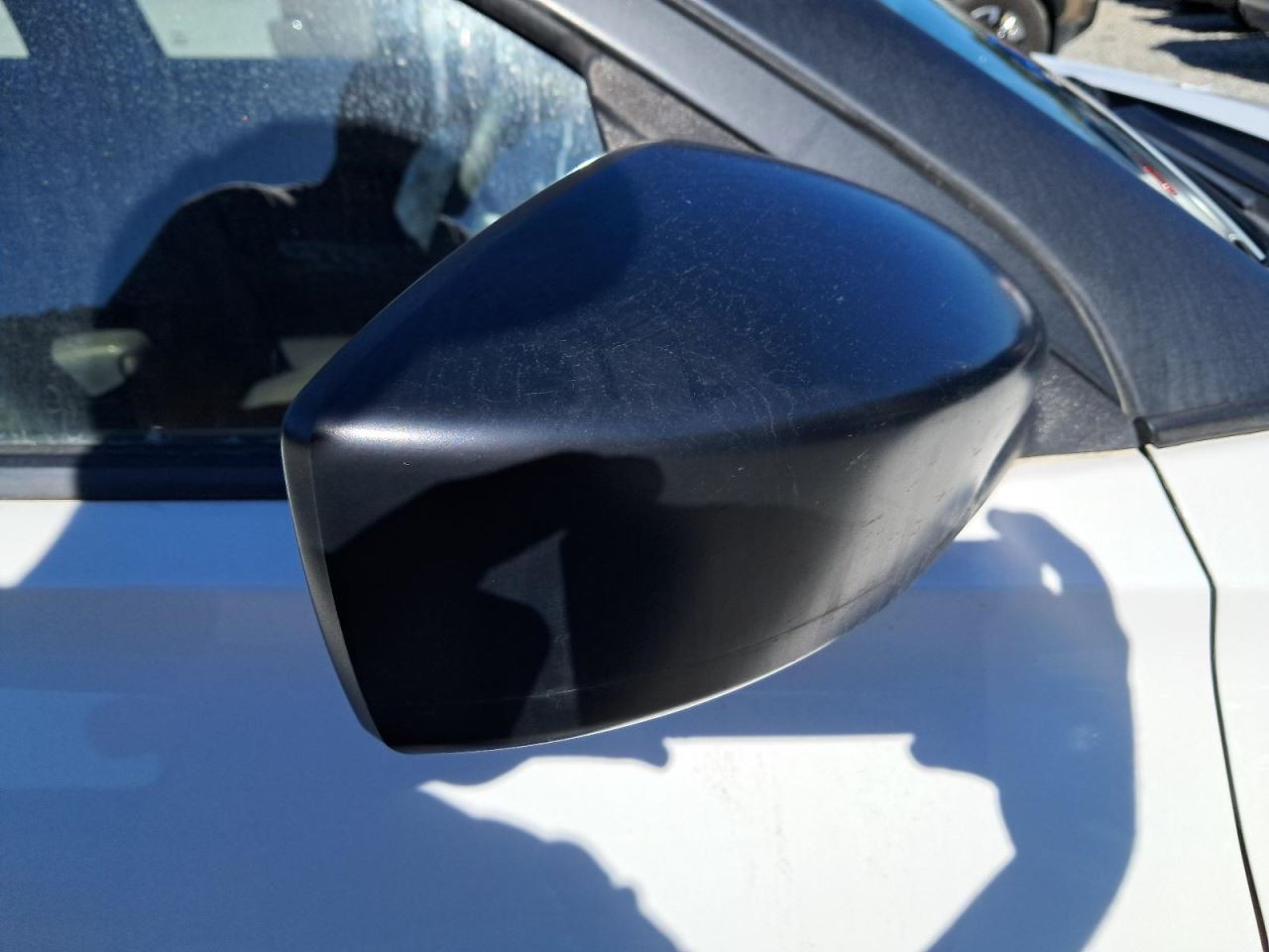 KICKS 2019 Glove Box 4824483