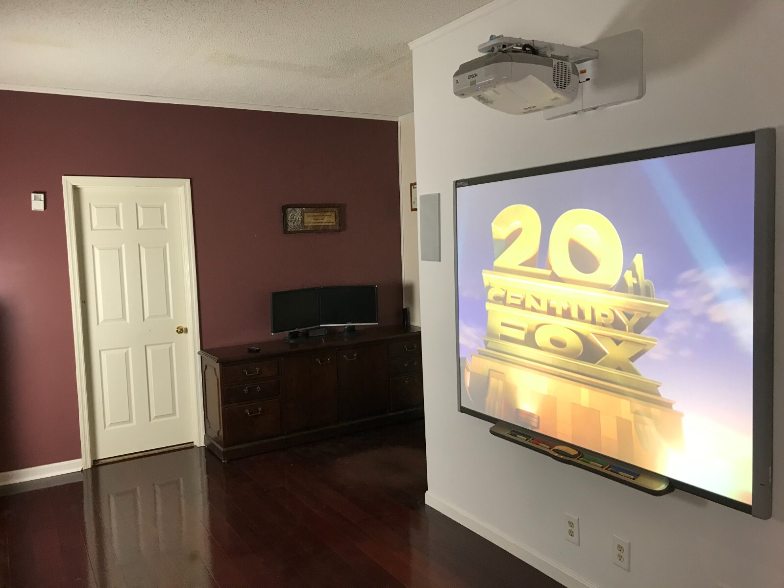 SMART Board SB680 77" Interactive Whiteboard In Excellent Condition With Pens