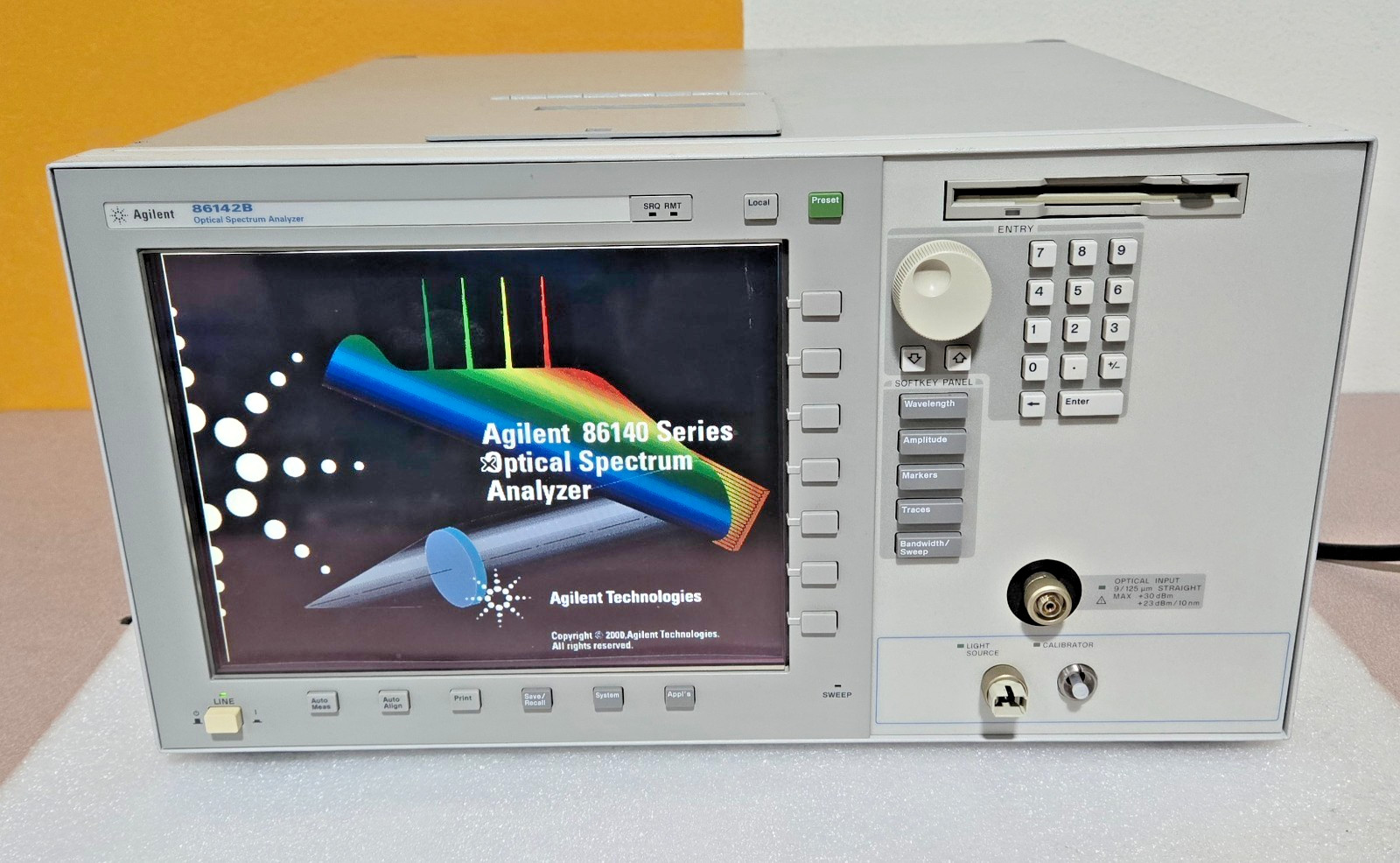 Agilent 86142B Optical Spectrum Analyzer Options 4 + 6 **PARTS or REPAIR**