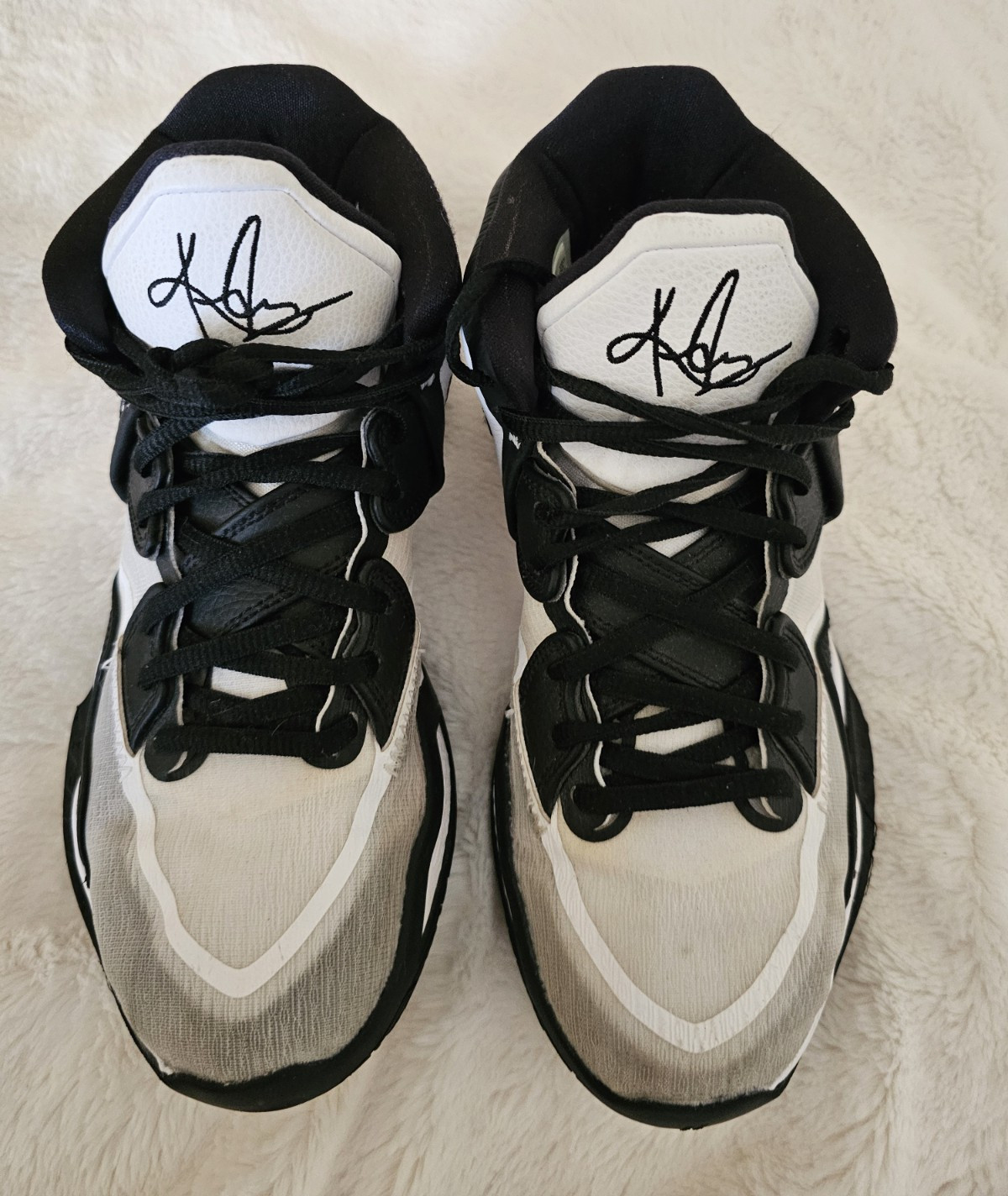Nike Kyrie Irving Low-Top Lace-Up Basketball Sneakers Black/White Men’s