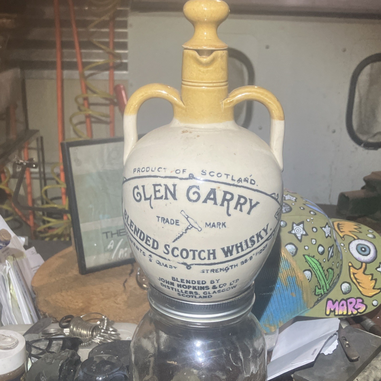 Glen Garry Blended Scotch Whisky 4 Quart Collectible Jug Bottle Beige Liquor