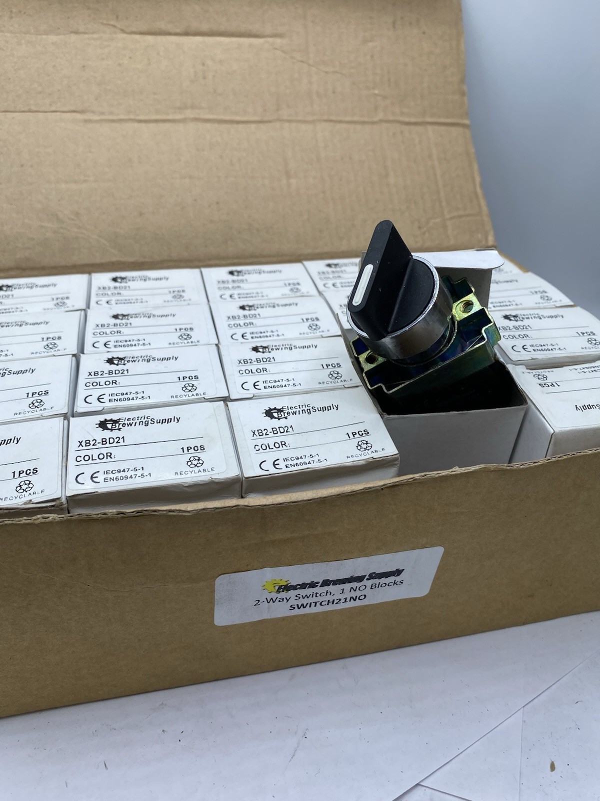XB2-BD21 Selector Switch Metal Black 2 Positions 1NO XB2BD21 NEW