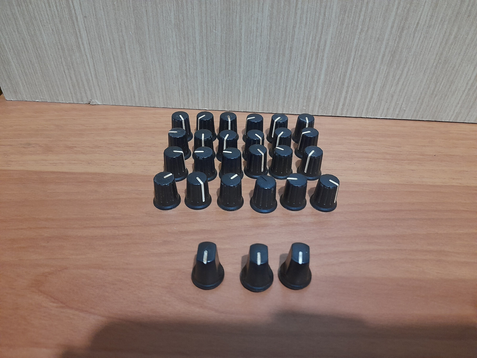 Behringer DJX700  knobs  27