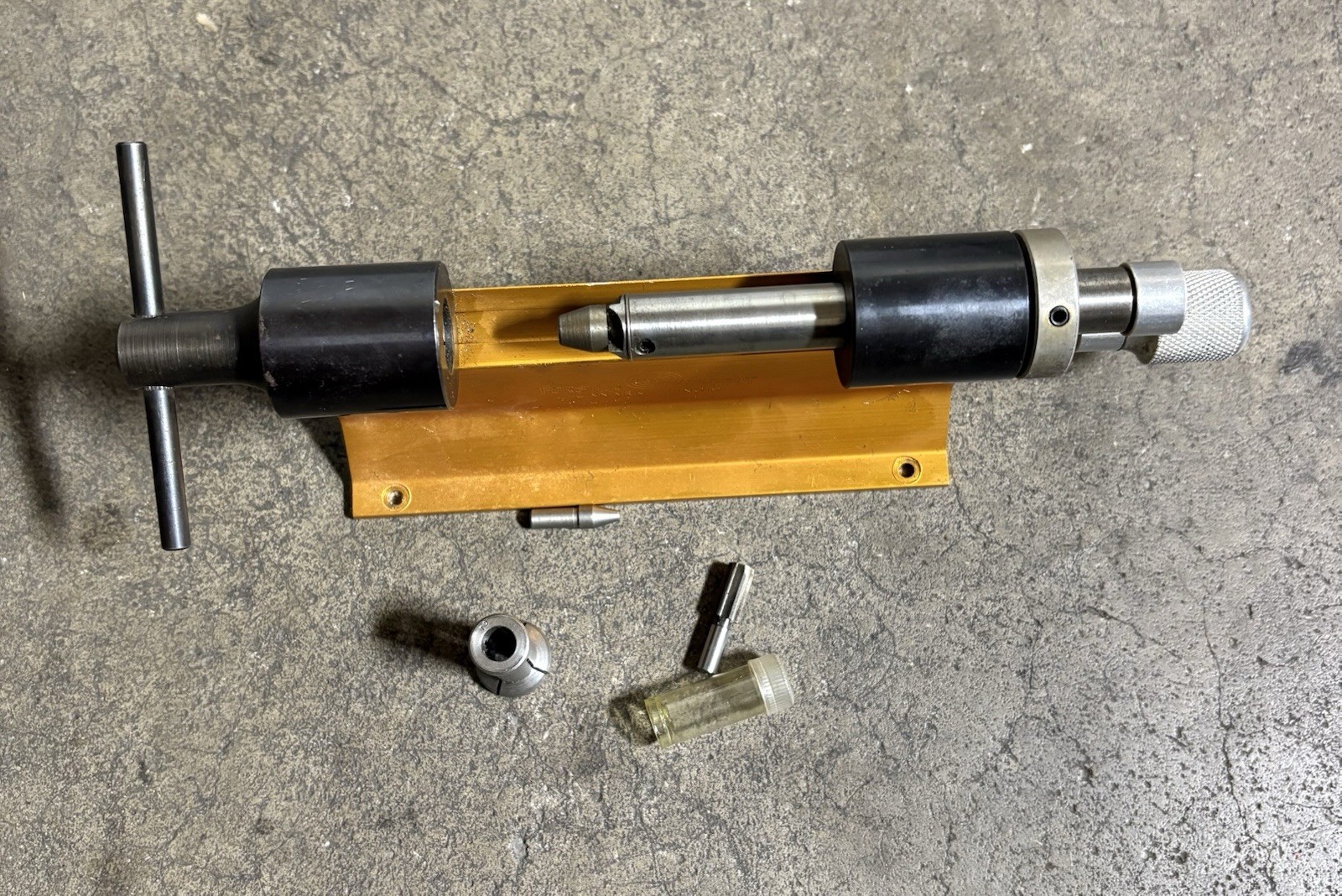 Forster Original Case Trimmer CT1010 Collets: 2,3 Pilots: 22,35 Reamer .243