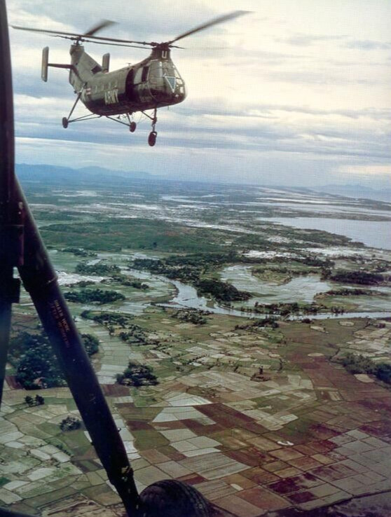 Vietnam  War  Photos --   Piasecki H-21  -  Helicopter