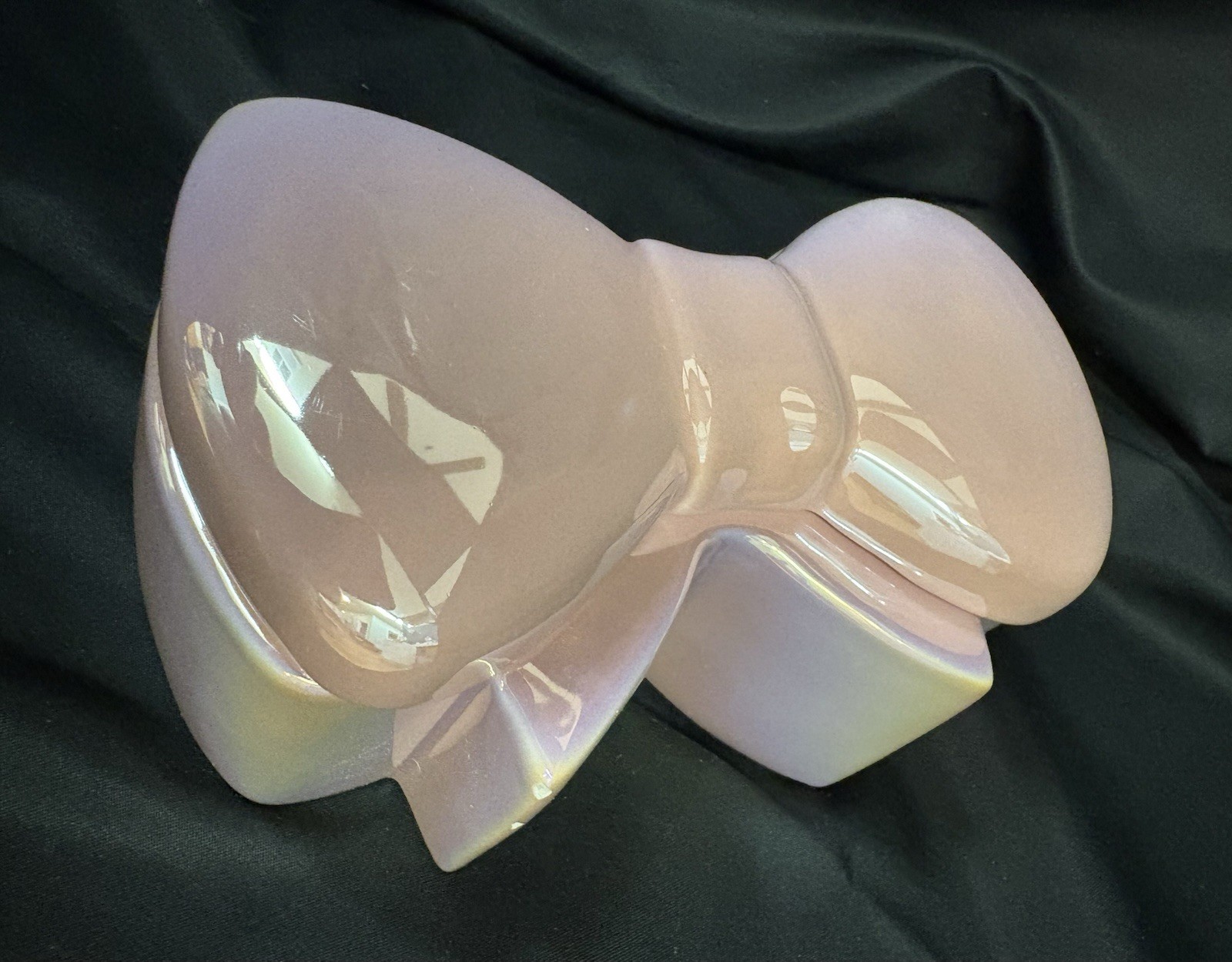 Pink Iridescent Bow Shaped Trinket Box 6x4x3” PreOwned EXCELLENT CONDITION
