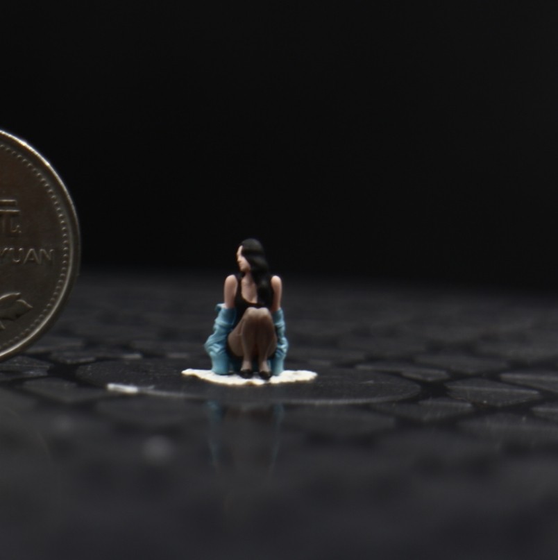 Painted 1/64 Long Hair Lady Mini Figure Diorama For Car Sand Scene Cake Decor