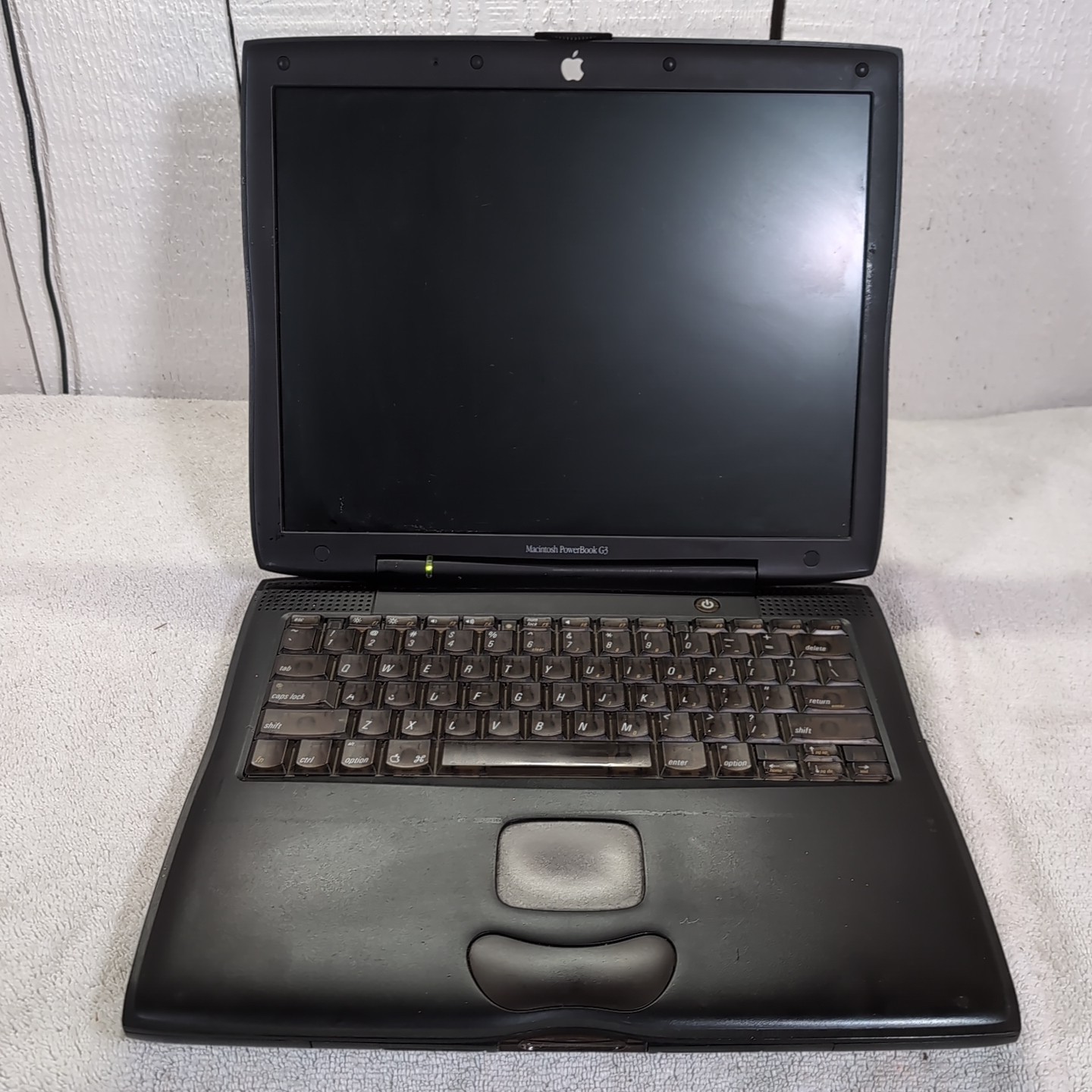 FOR PARTS Apple Macintosh PowerBook G3 M5343 Laptop 333 MHz 64MB RAM 8GB HDD