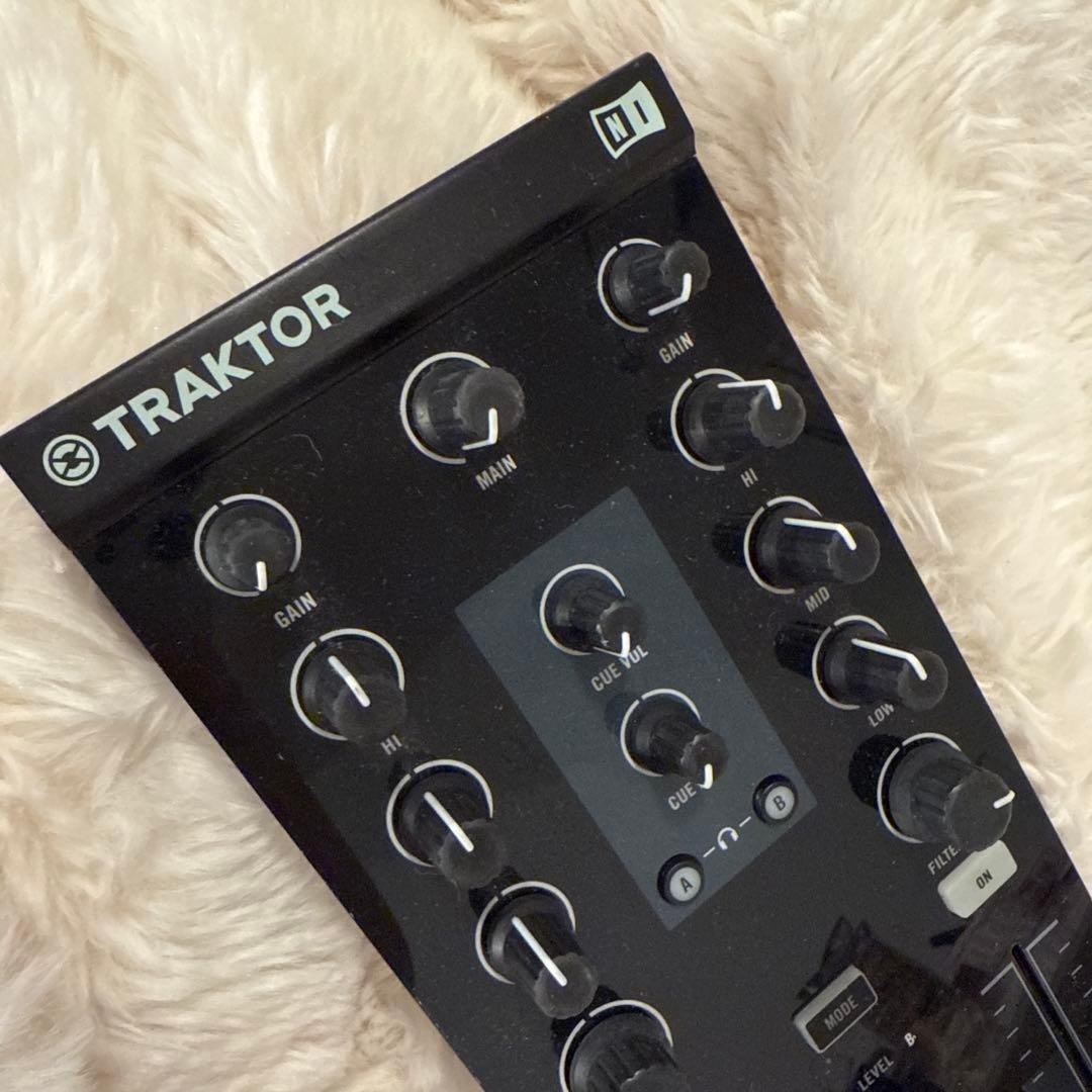 Native Instruments TRAKTOR KONTROL Z1 2-Channel DJ Controller Mixer Effects Gear