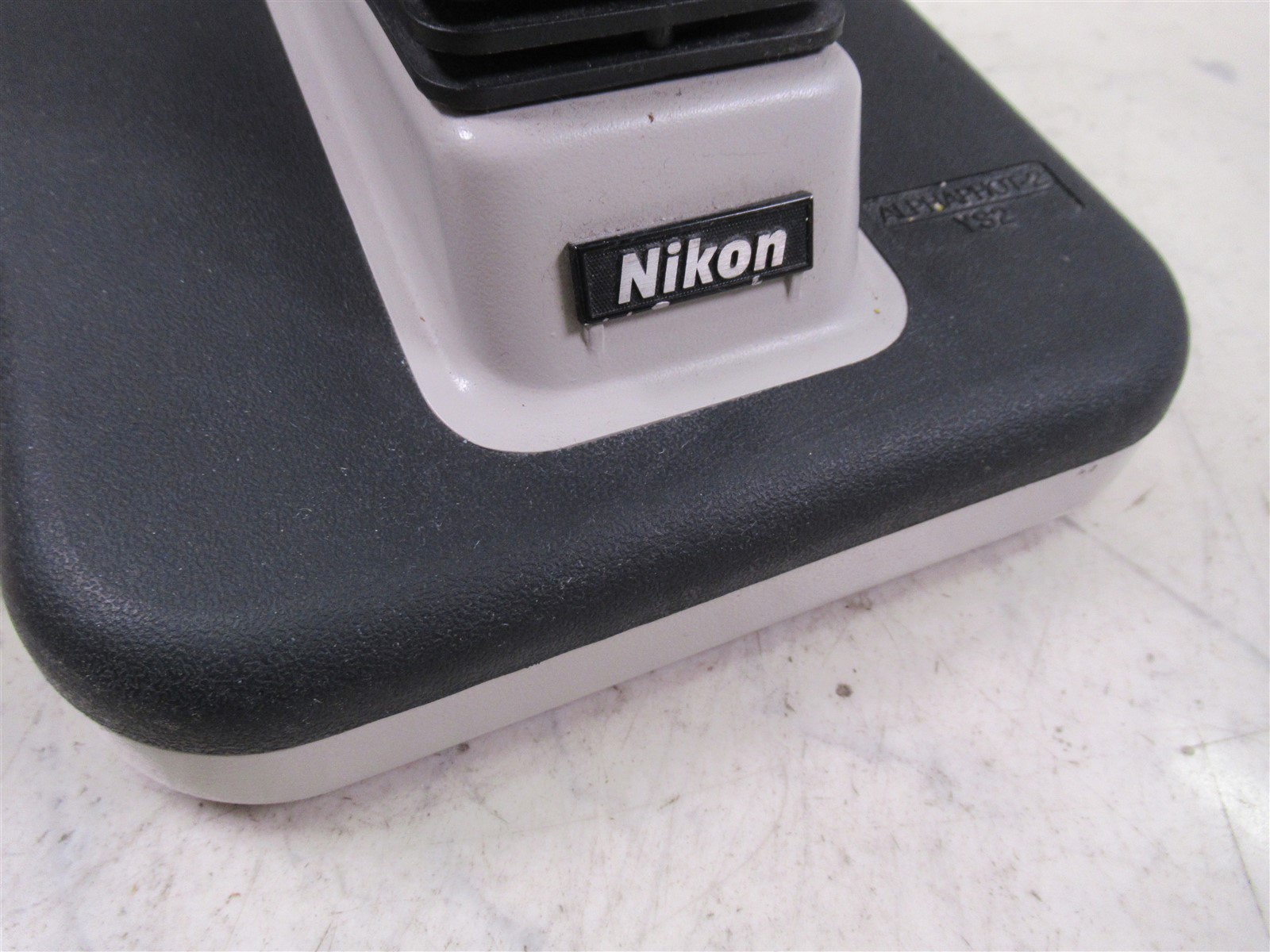 Nikon YS2-H Binocular Microscope with 4 Objectives & 2 Eyepieces & Light Source