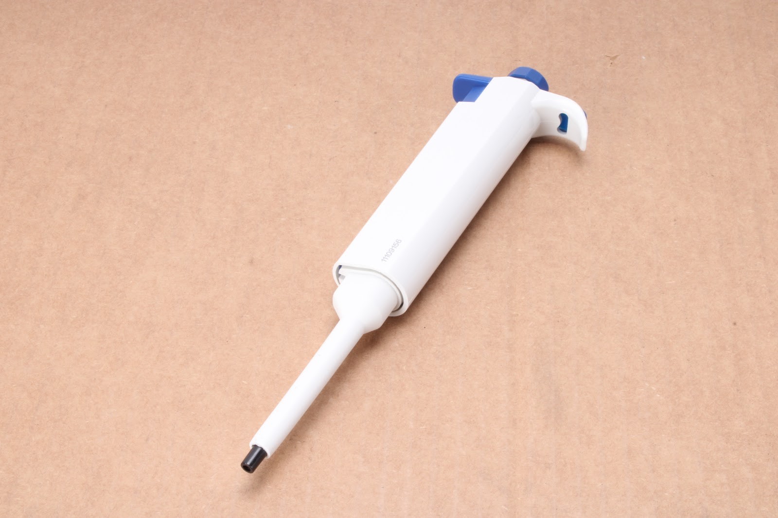 Four E's 20-200uL Adjustable Volume Micropipette