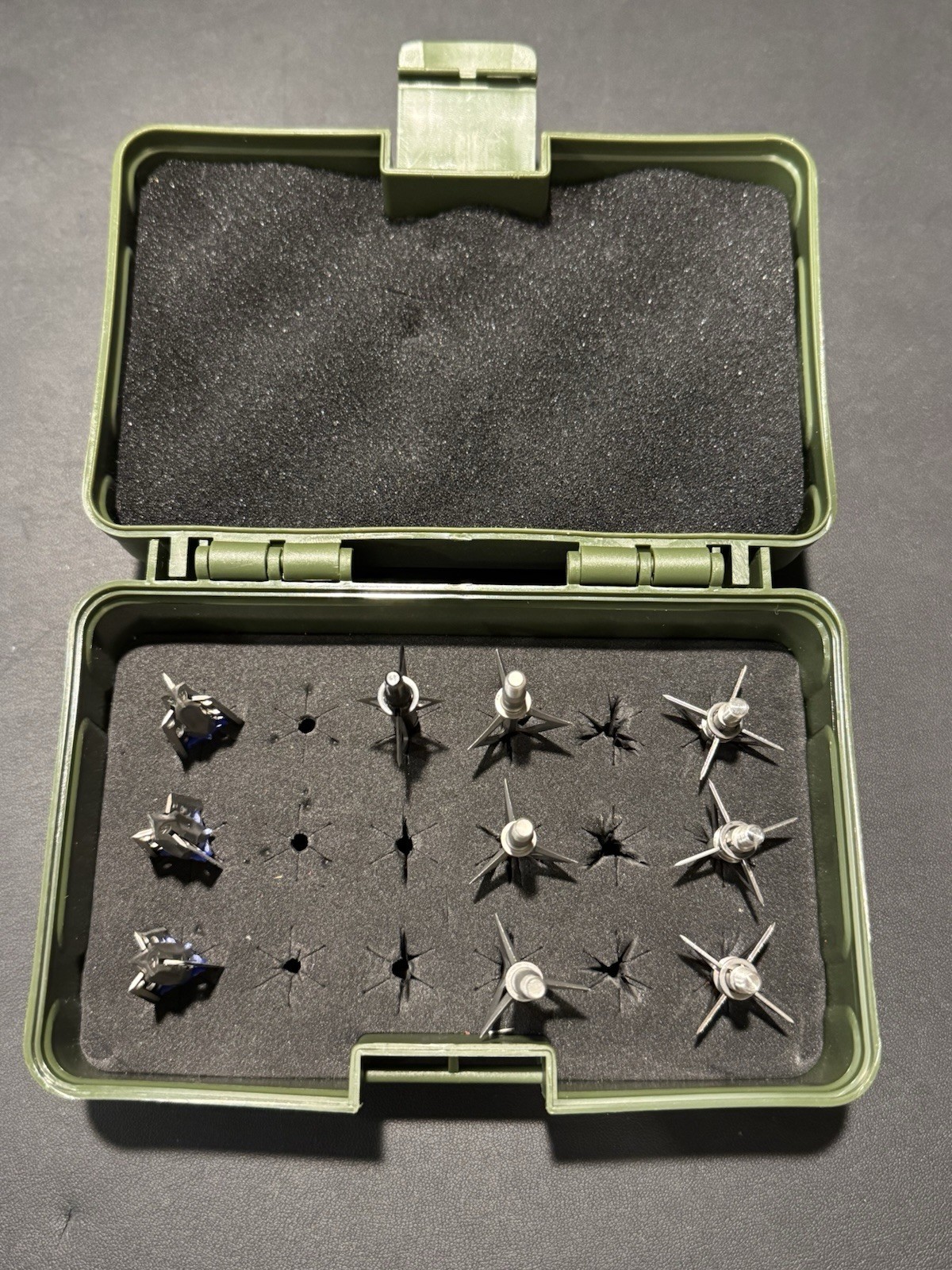 Broadhead Case includes various unused 100g broadheads